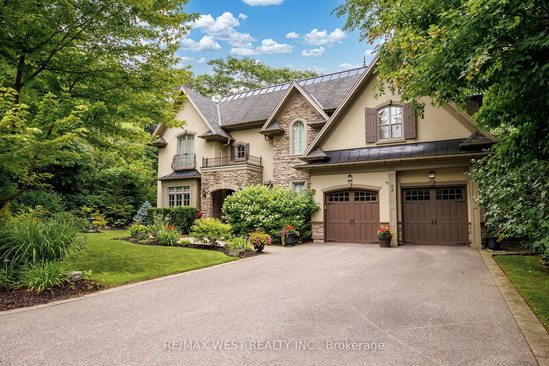 92 Pinetree Way, Mississauga, ON, exterior