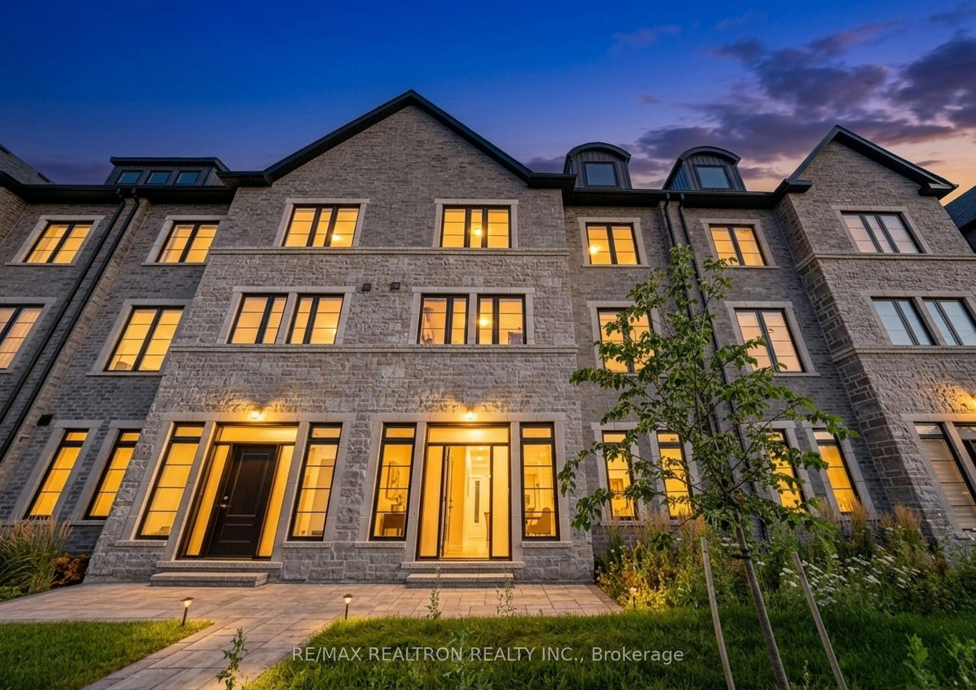 06 - 260 Eagle Street, Newmarket, ON, exterior