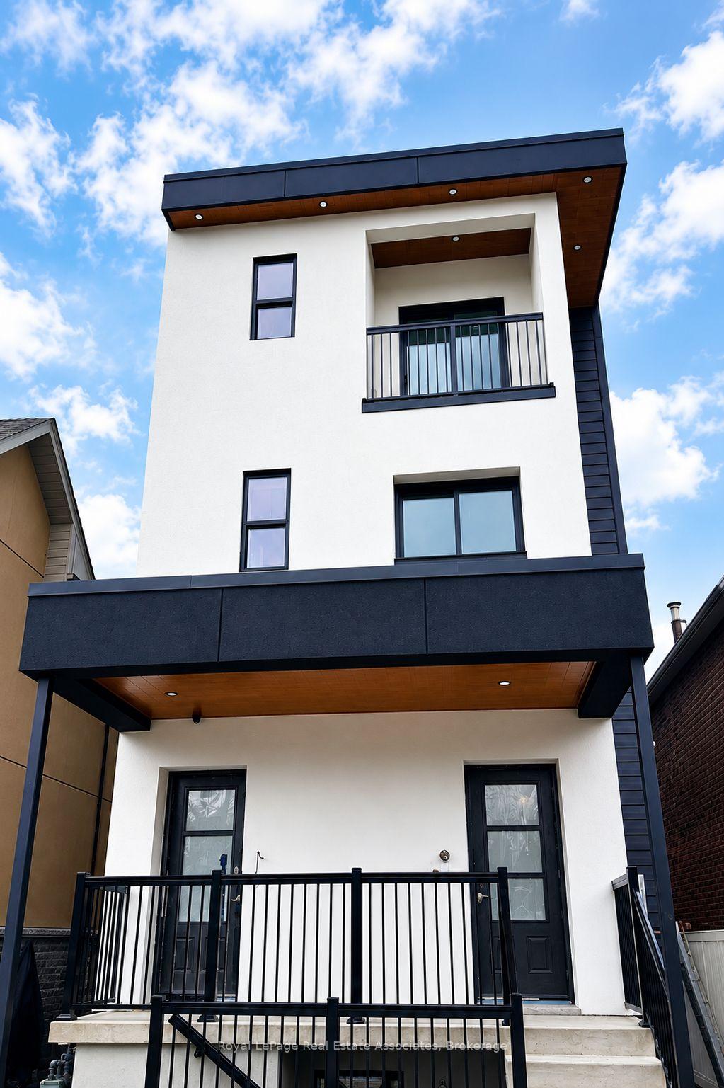 2 MF - 17 White Avenue, Toronto W03, ON, exterior