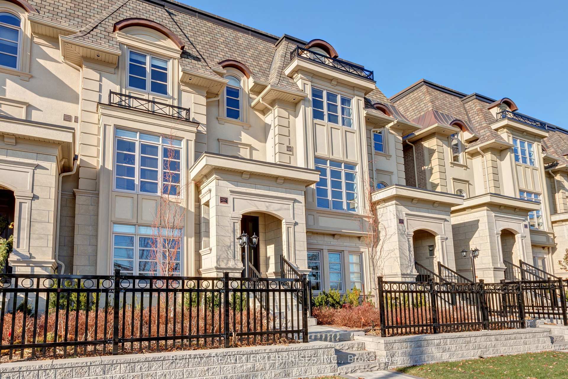 287 Rebecca Street, Oakville, ON, exterior