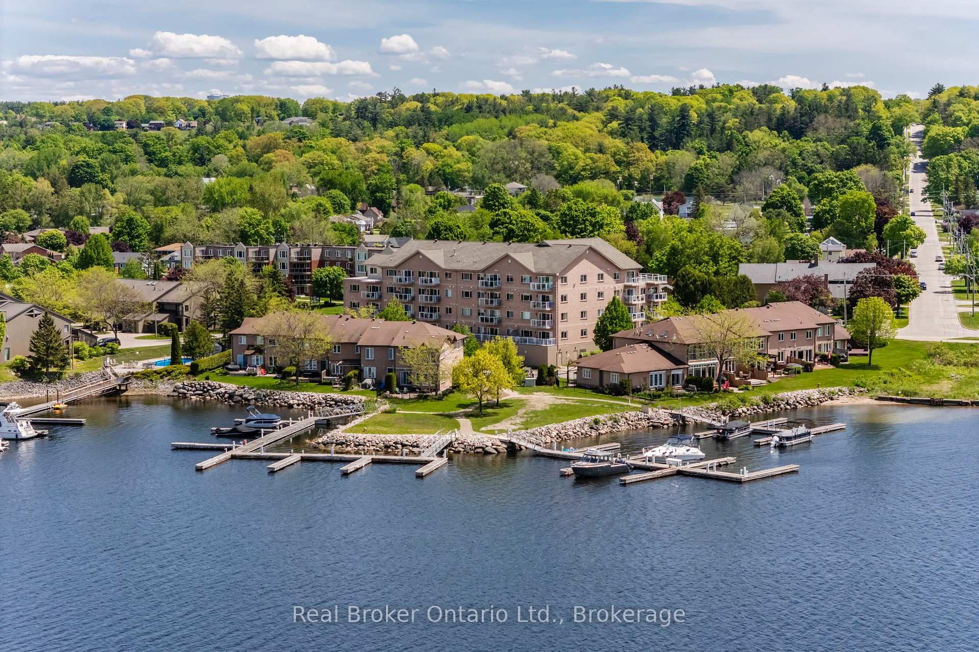 302 - 4 Beck Boulevard, Penetanguishene, ON, exterior