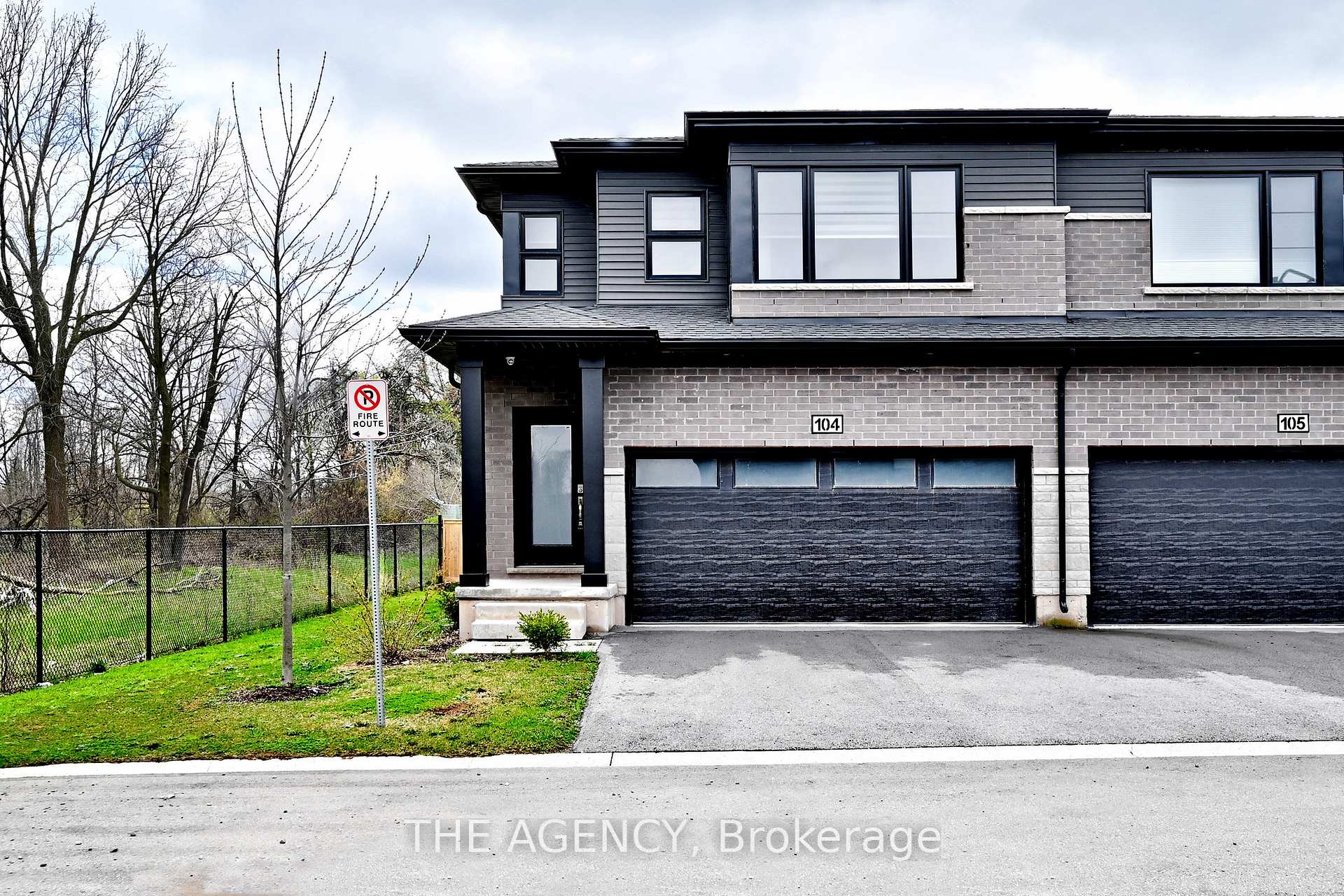 104 - 4552 Portage Road, Niagara Falls, ON, exterior