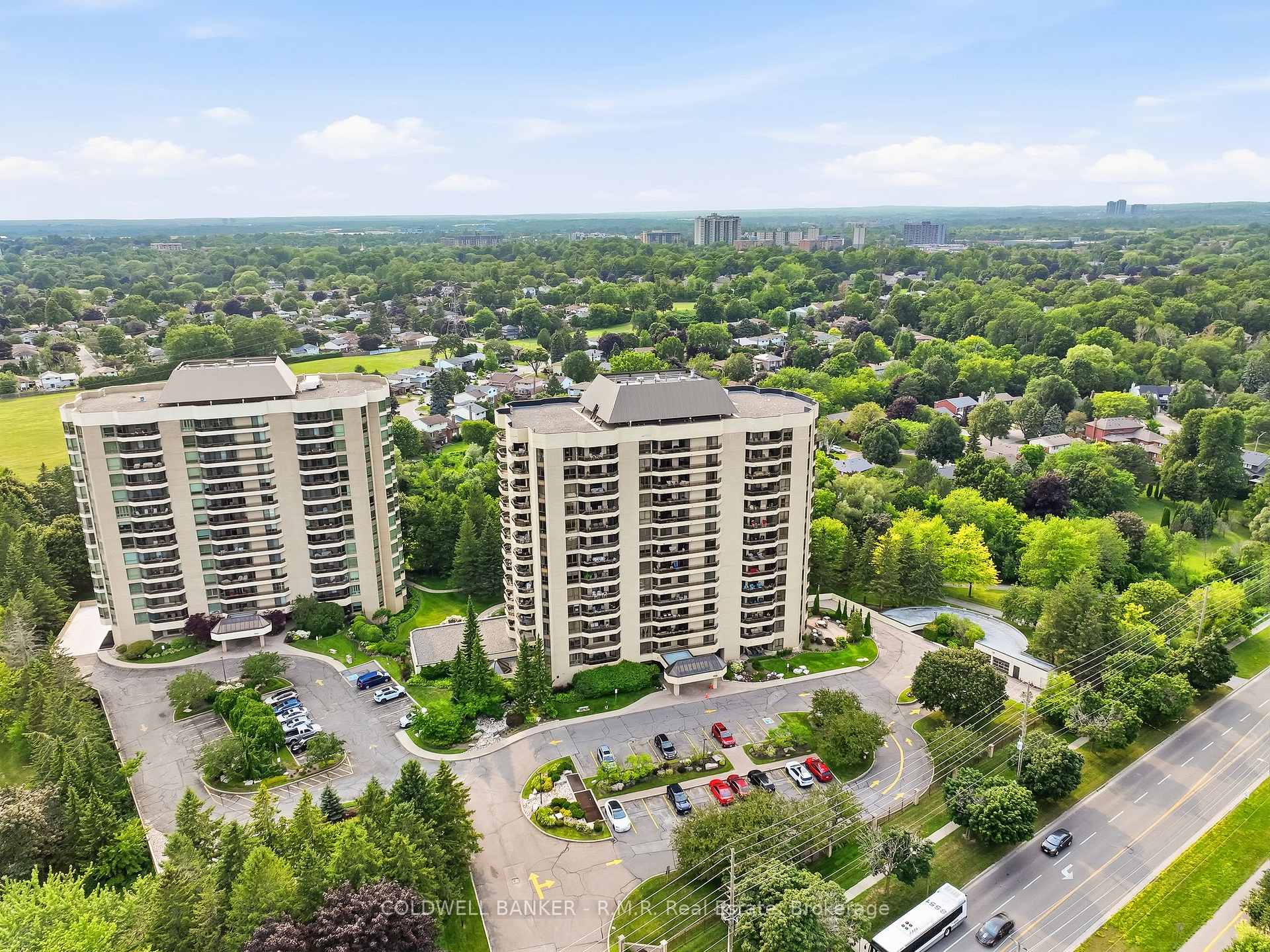 305 - 900 Wilson Road N, Oshawa, ON, exterior