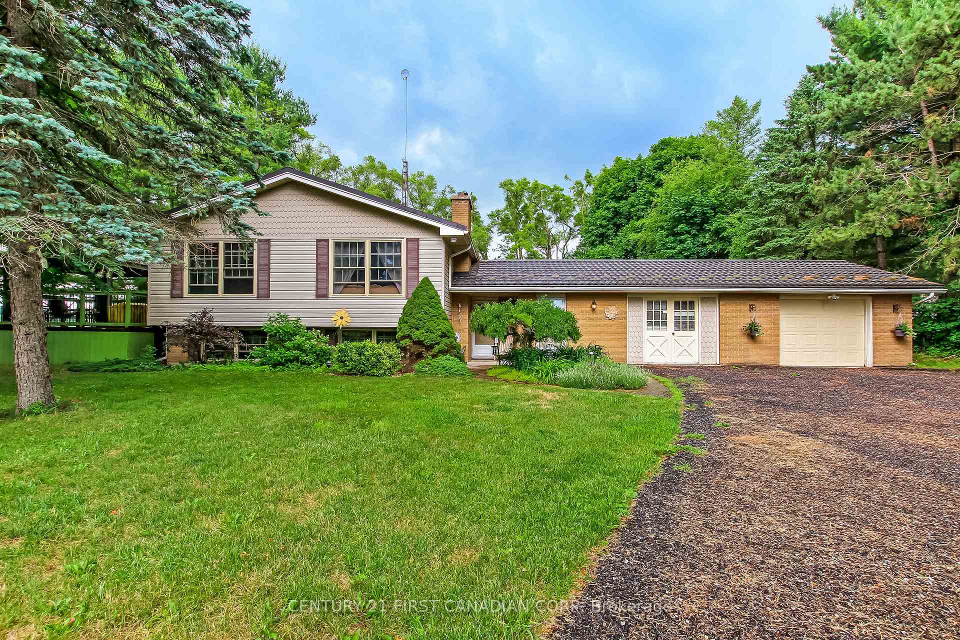 6892 Century Drive, Strathroy-Caradoc, ON, exterior