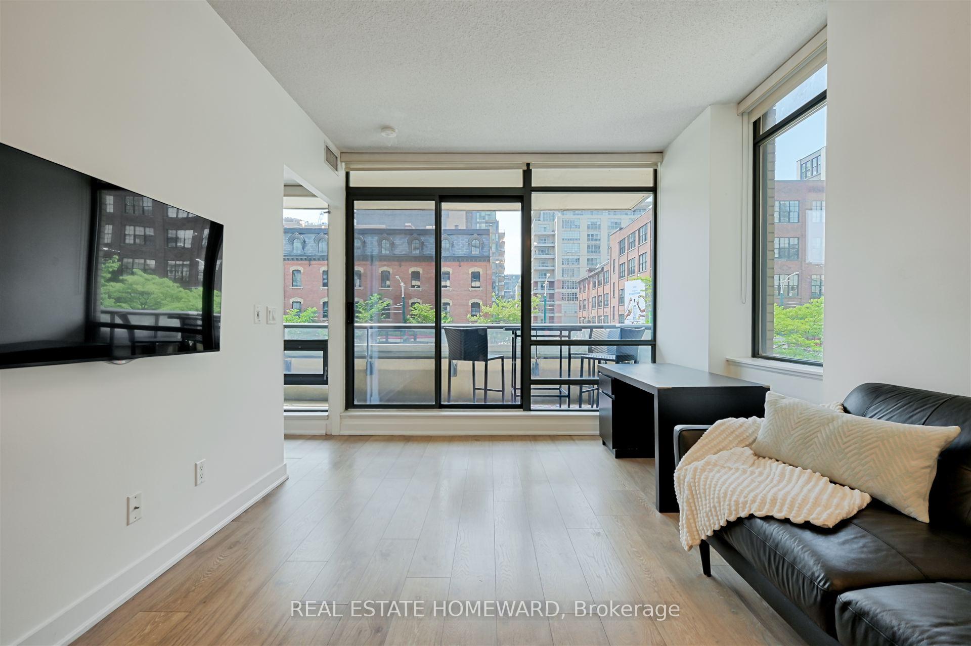 201 - 438 King Street W, Toronto C01, ON, exterior