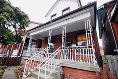 Upper 3 - 72 Somerset Avenue, Hamilton, ON, exterior