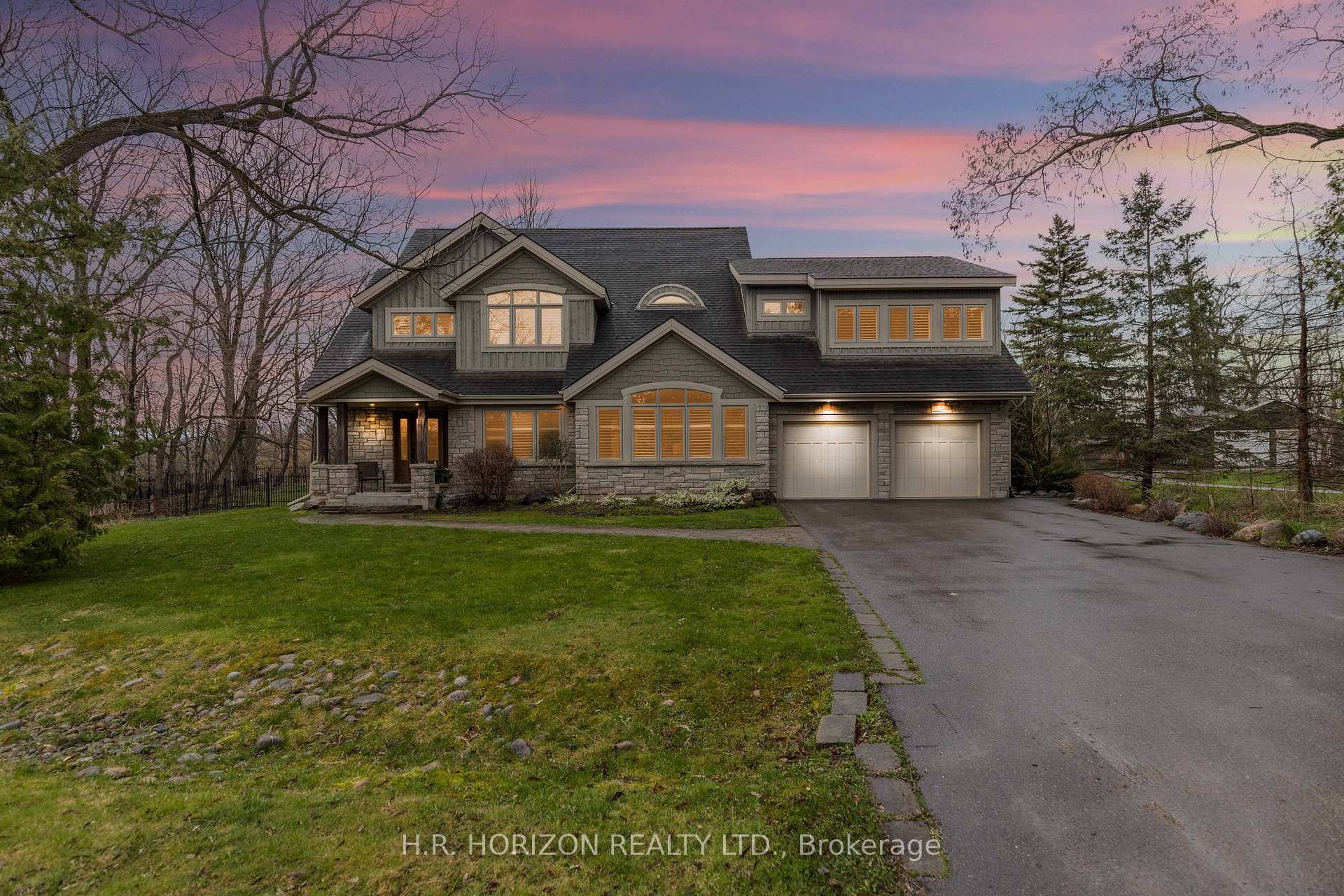 214 Russell Street E, Blue Mountains, ON, exterior