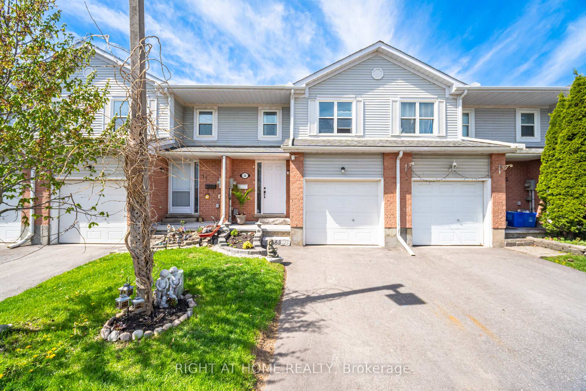 16 - 100 Century Drive, Orangeville, ON, exterior