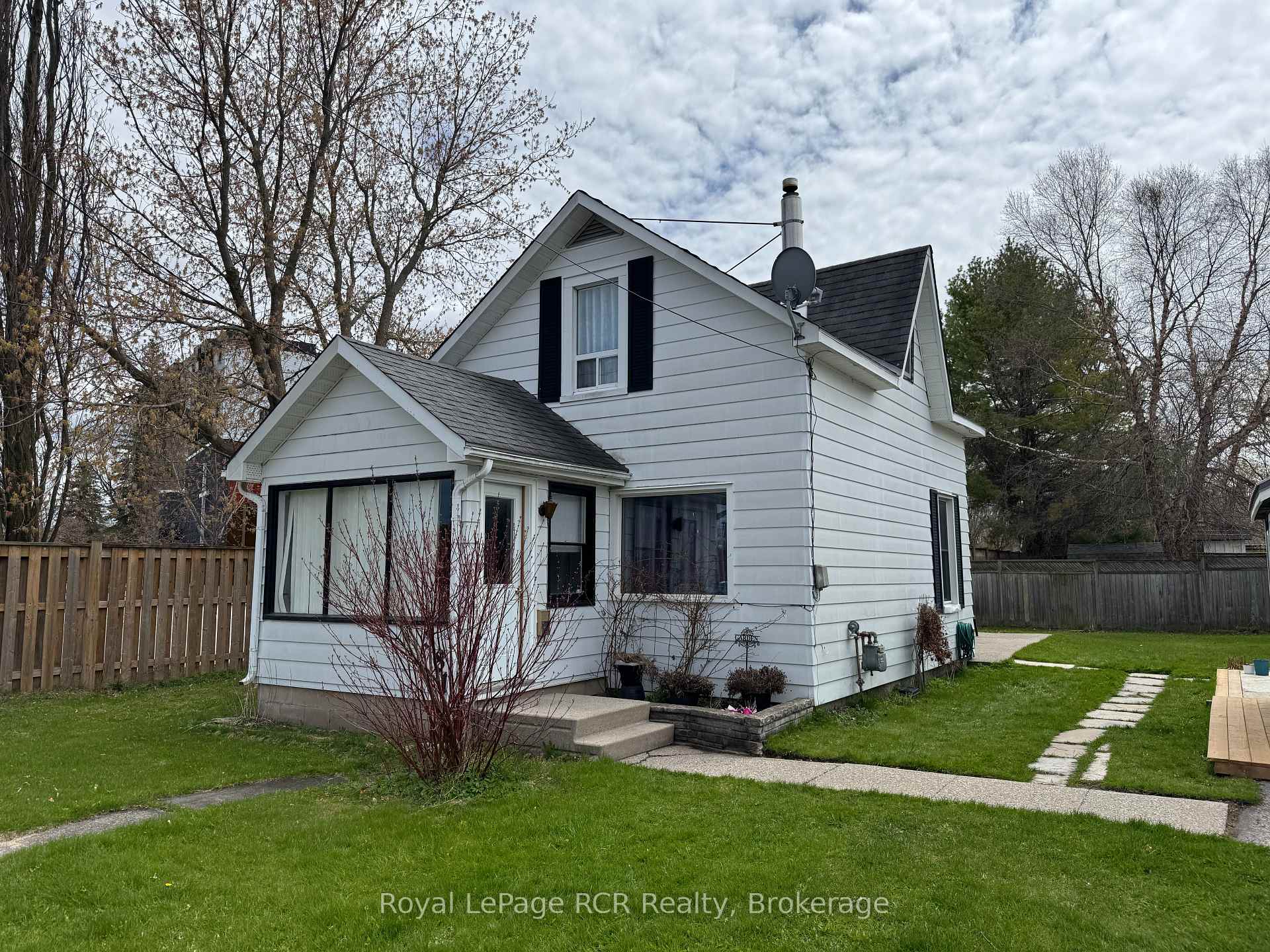 381 14th Street W, Owen Sound, ON, exterior