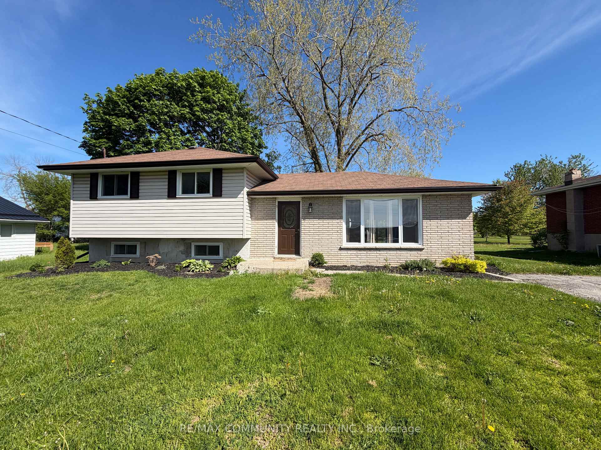 2292 Hamilton Road, Quinte West, ON, exterior
