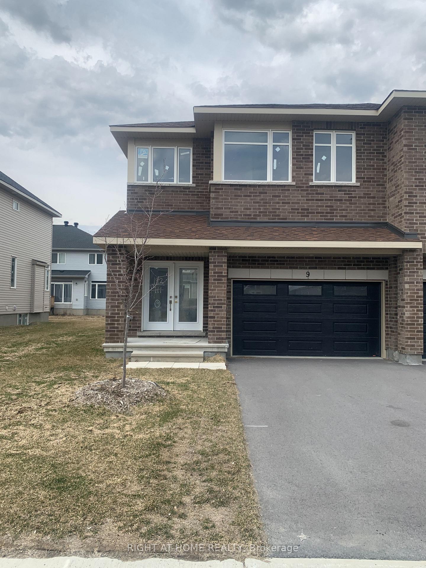 9 Wylie Way, Carleton Place, ON, exterior