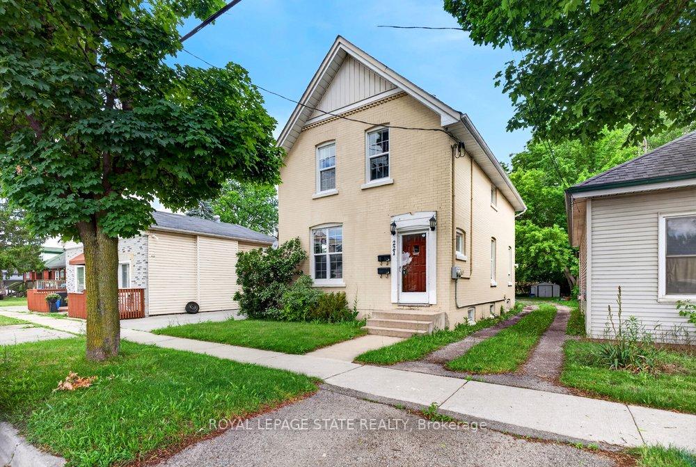 221 Grand River Avenue, Brantford, ON, exterior