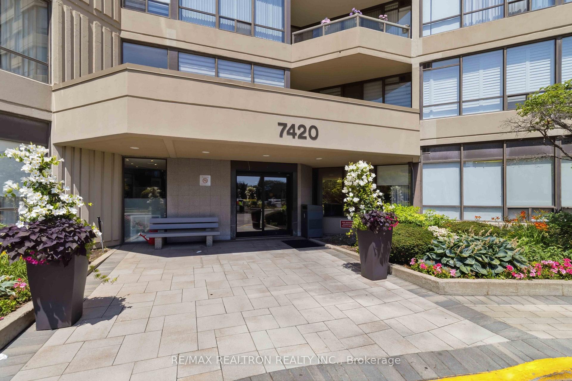 812 - 7420 Bathurst Street, Vaughan, ON, exterior