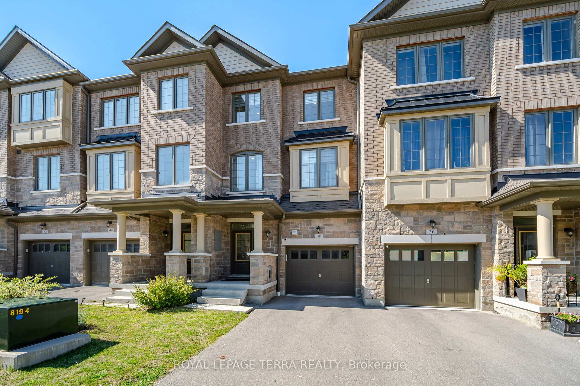 38 Hallmark Way, Whitby, ON, exterior
