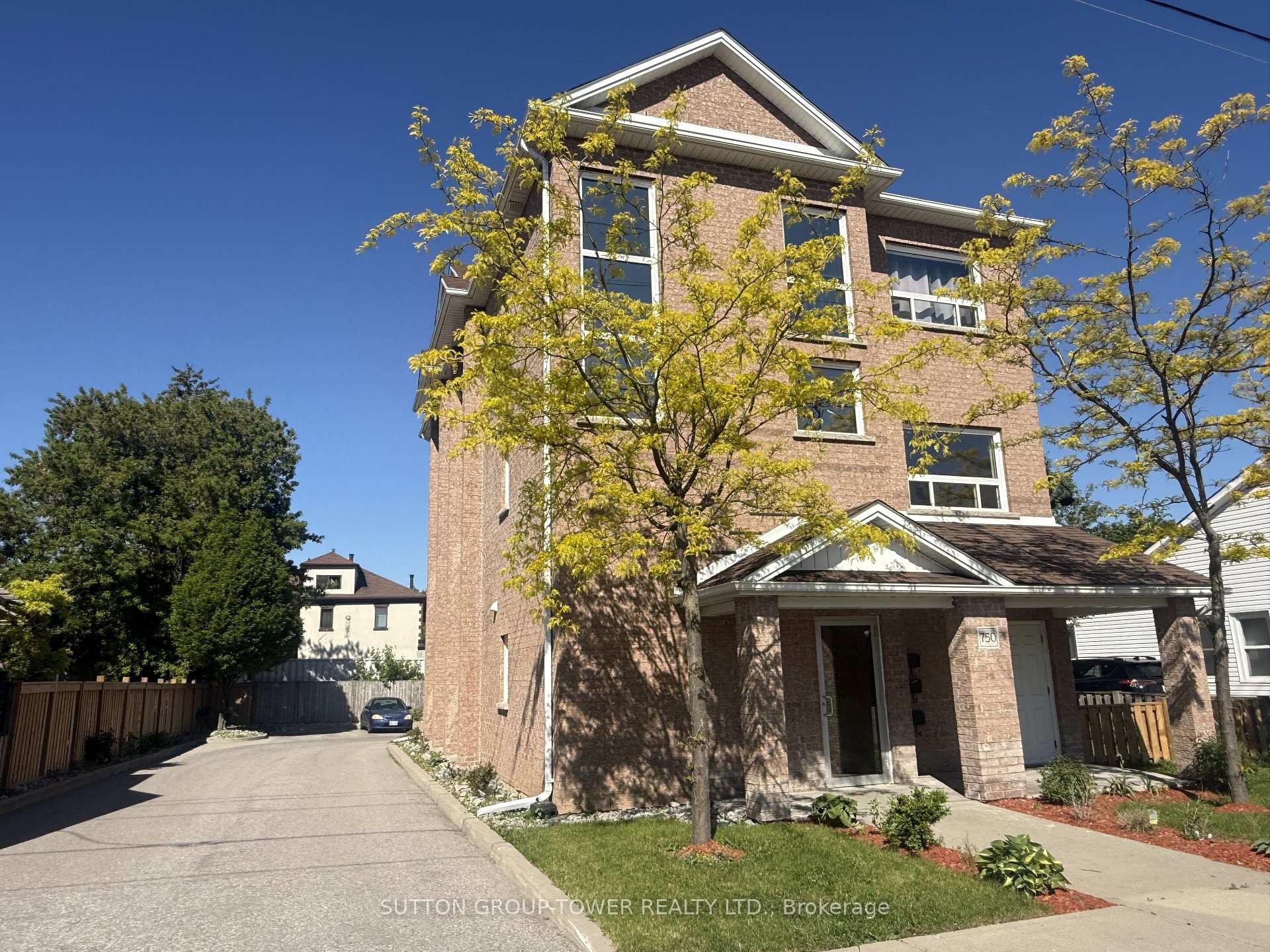 750 Albert Street, Oshawa, ON, exterior