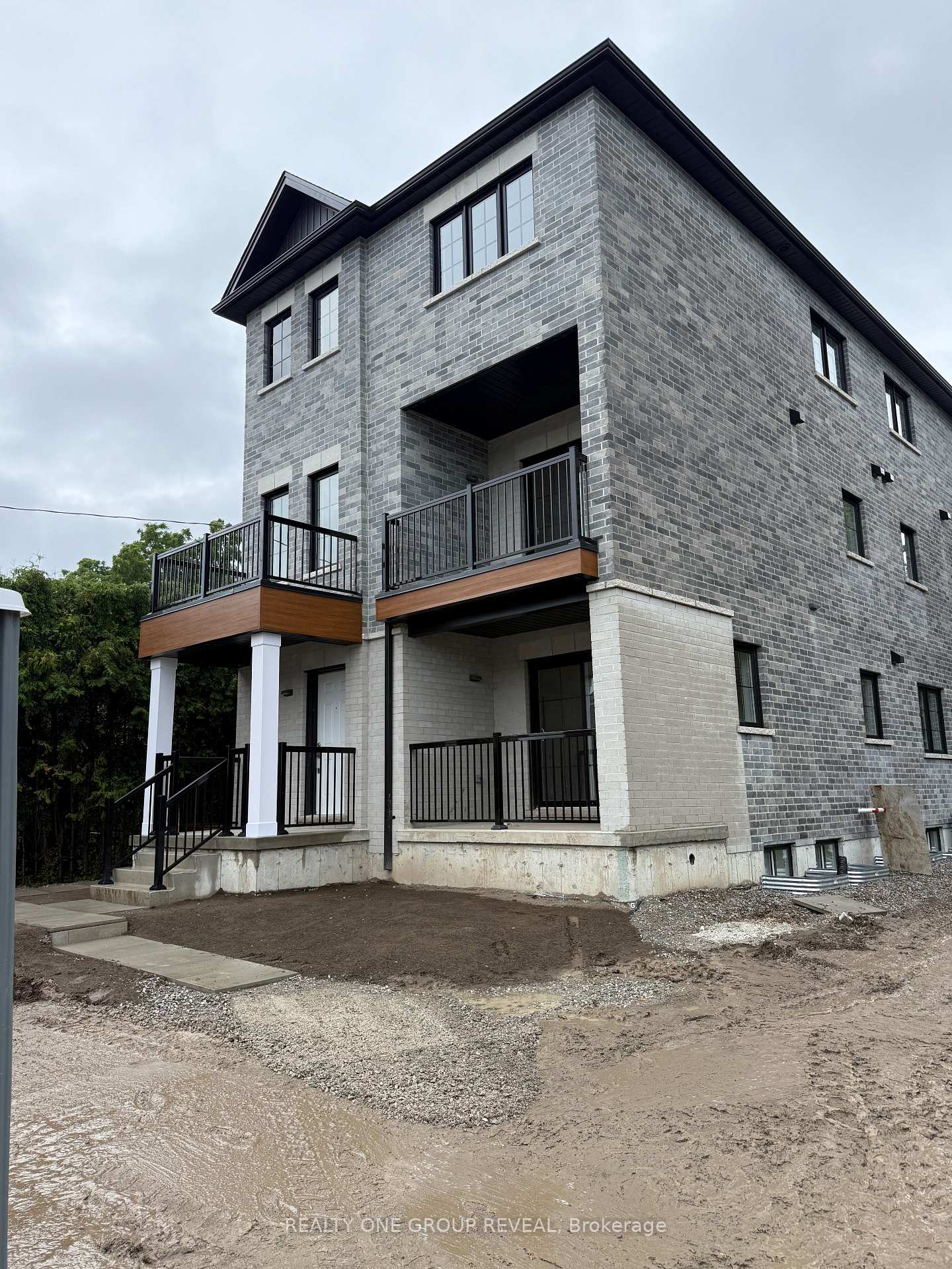 2 - 24 Queen Street, Clarington, ON, exterior