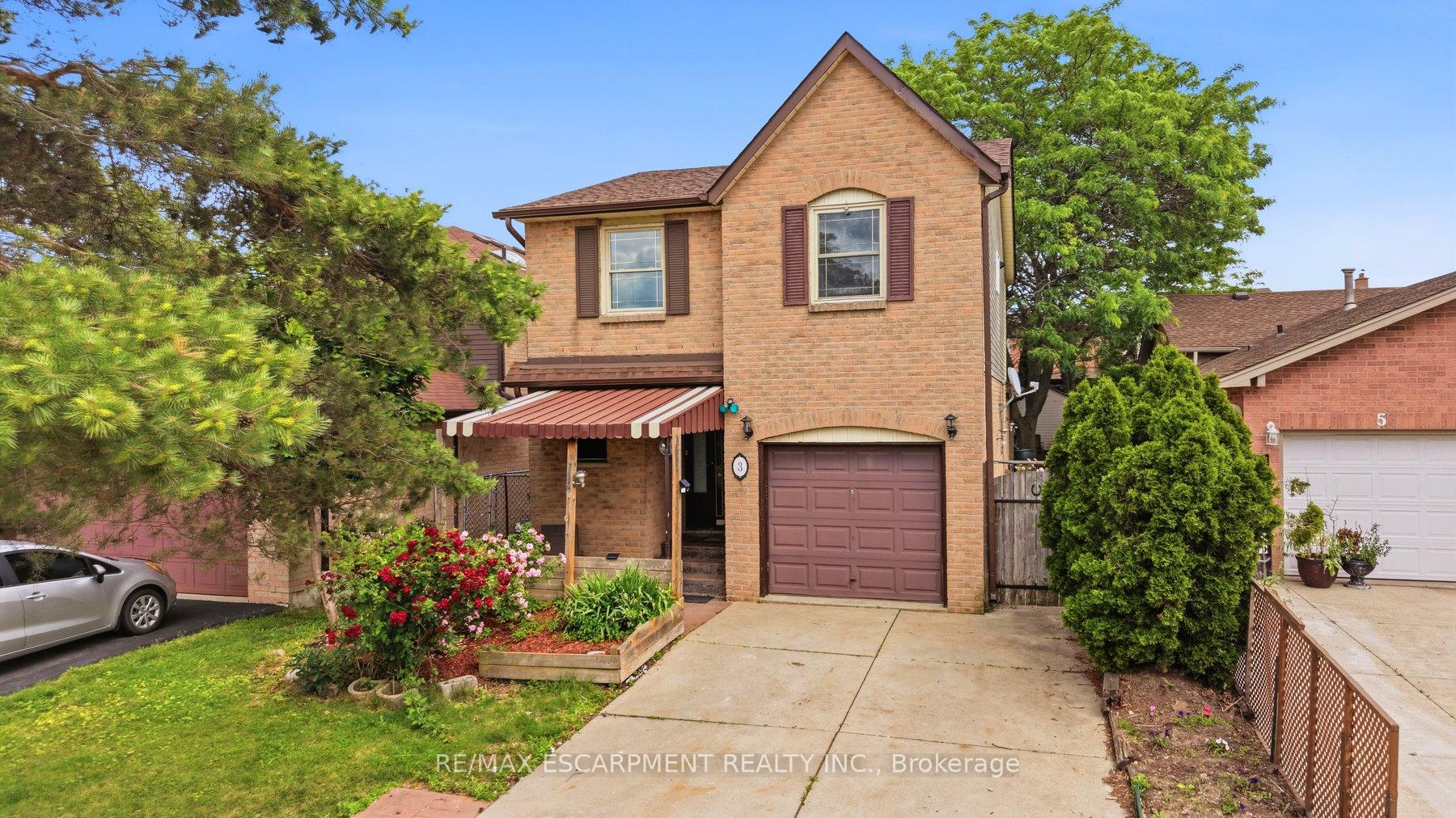 3 Twinoaks Crescent, Hamilton, ON, exterior