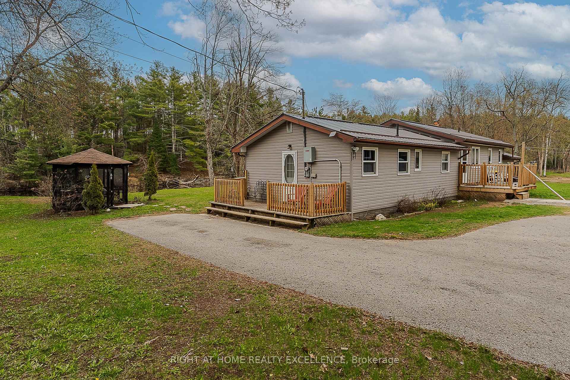 1246 Howland Junction Road, Minden Hills, ON, exterior
