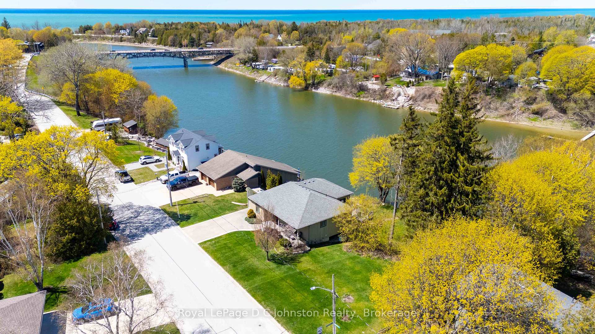 290 Saugeen Street, Saugeen Shores, ON, exterior