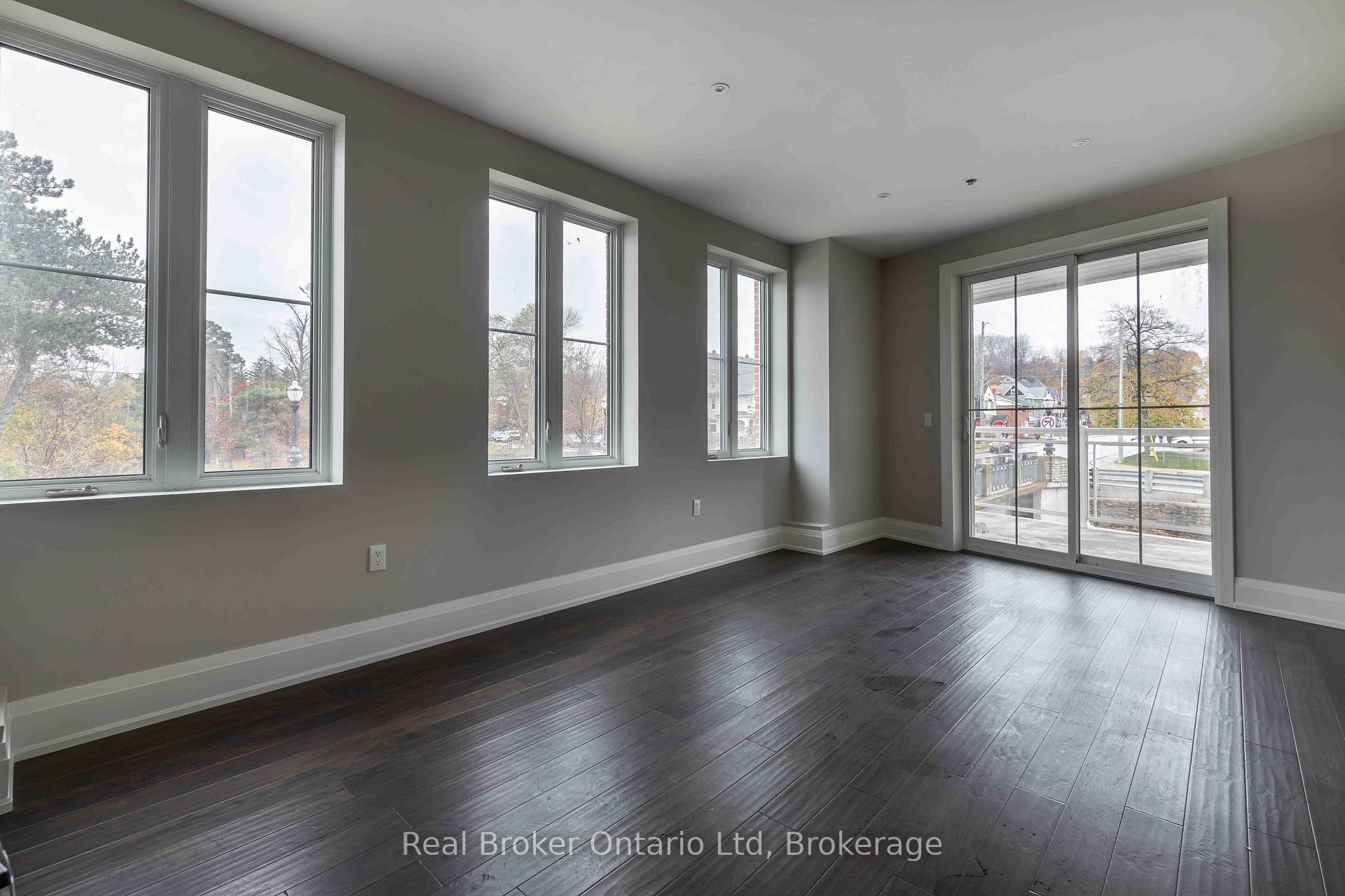 105 - 80 9th Street E, Owen Sound, ON, exterior