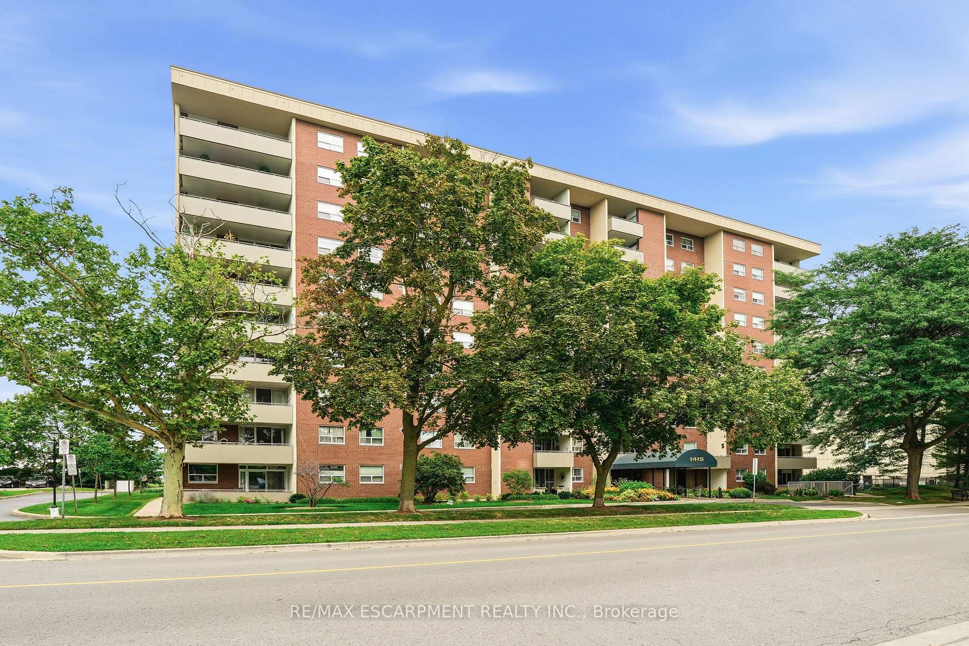 203 - 1415 Ghent Avenue, Burlington, ON, exterior