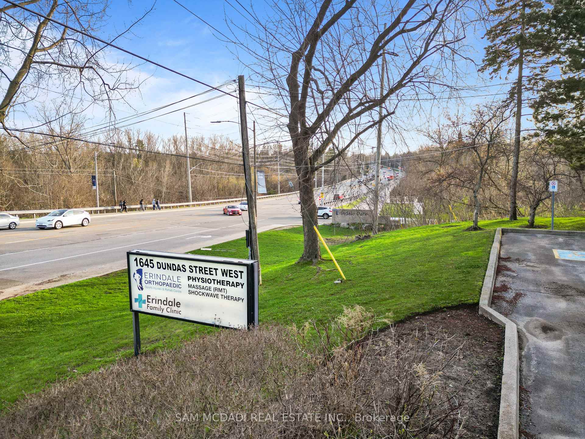 1645 Dundas Street W, Mississauga, ON, exterior