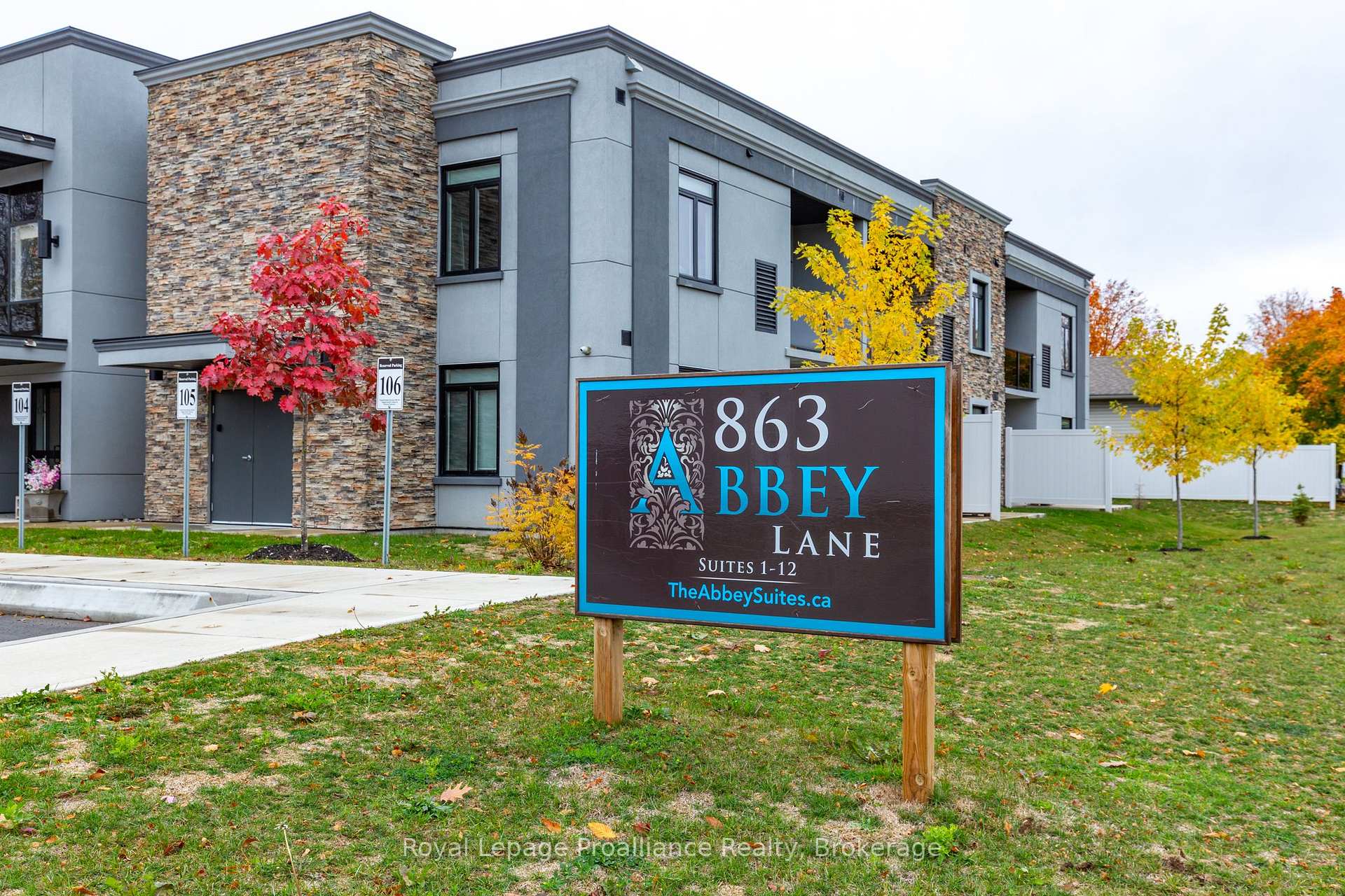 206 - 863 Abbey Lane, Peterborough, ON, exterior