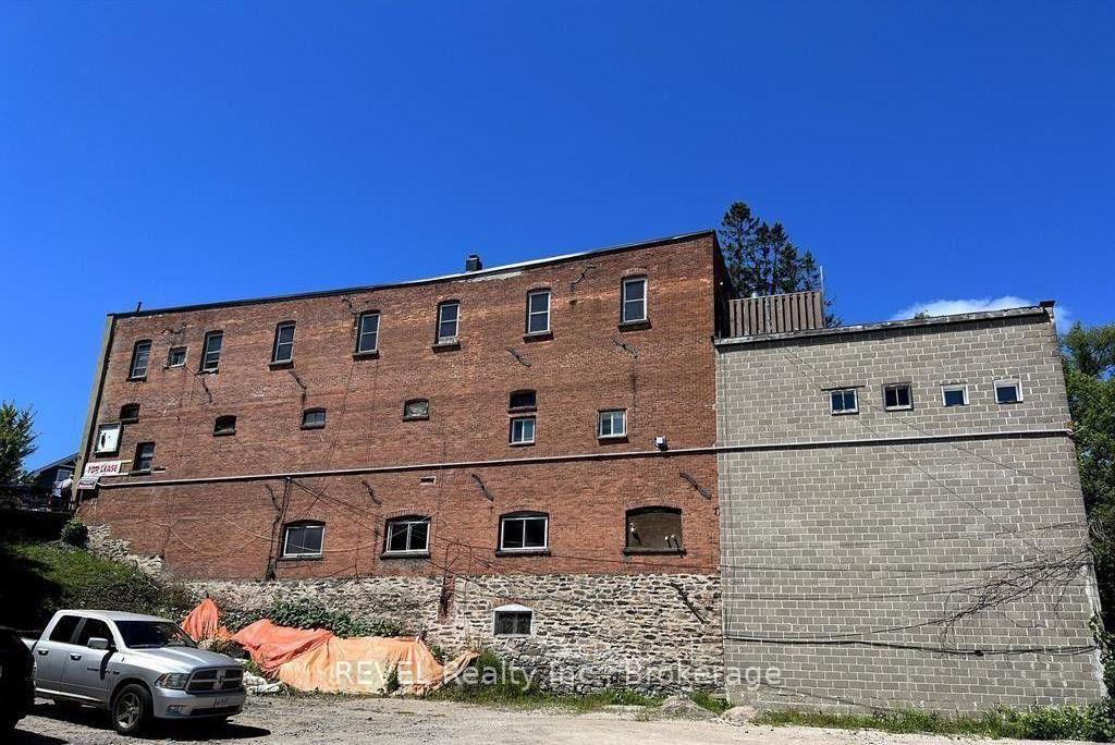 75 Manitoba Street, Bracebridge, ON, exterior