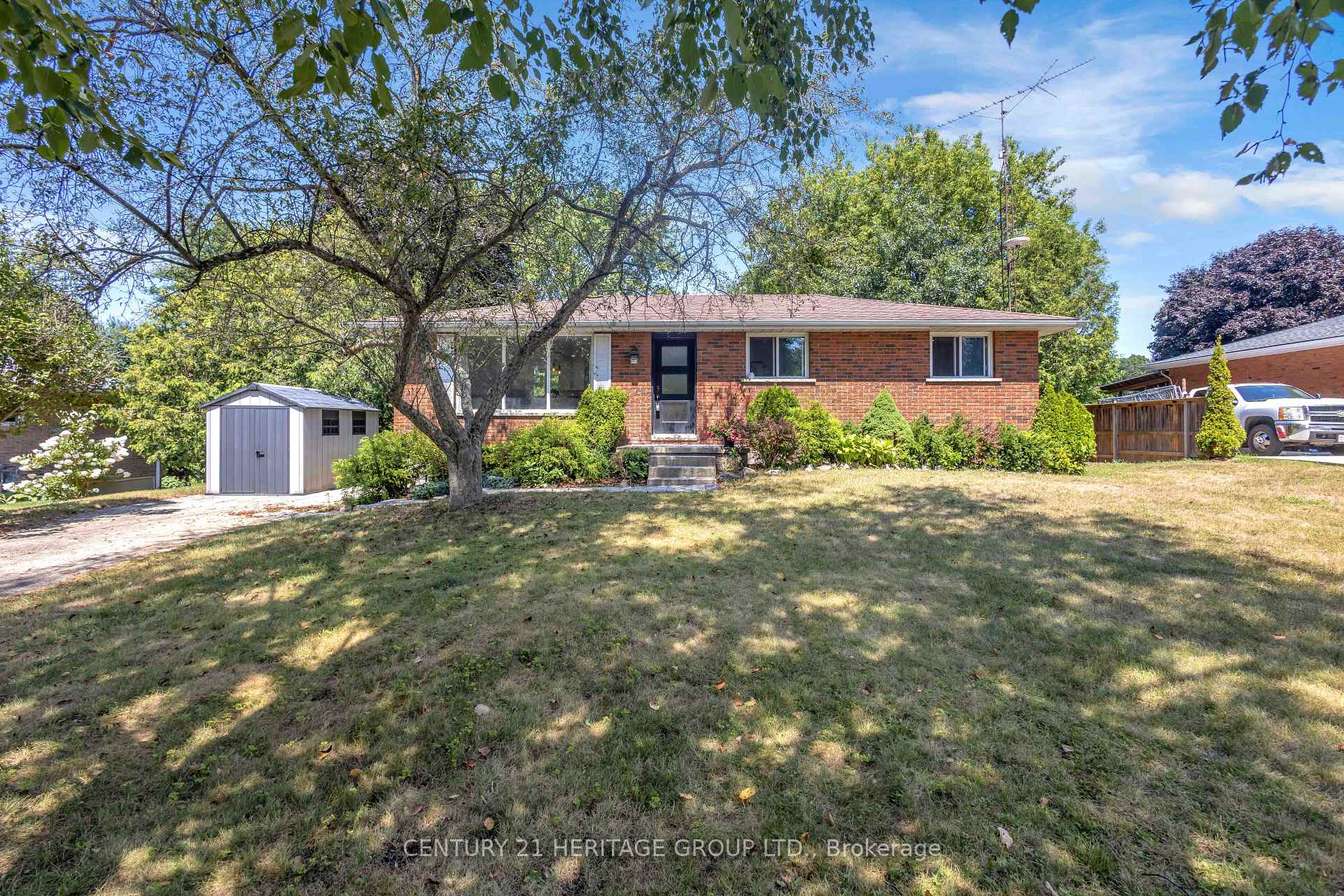 30 Ridgeway Avenue, Norfolk, ON, exterior