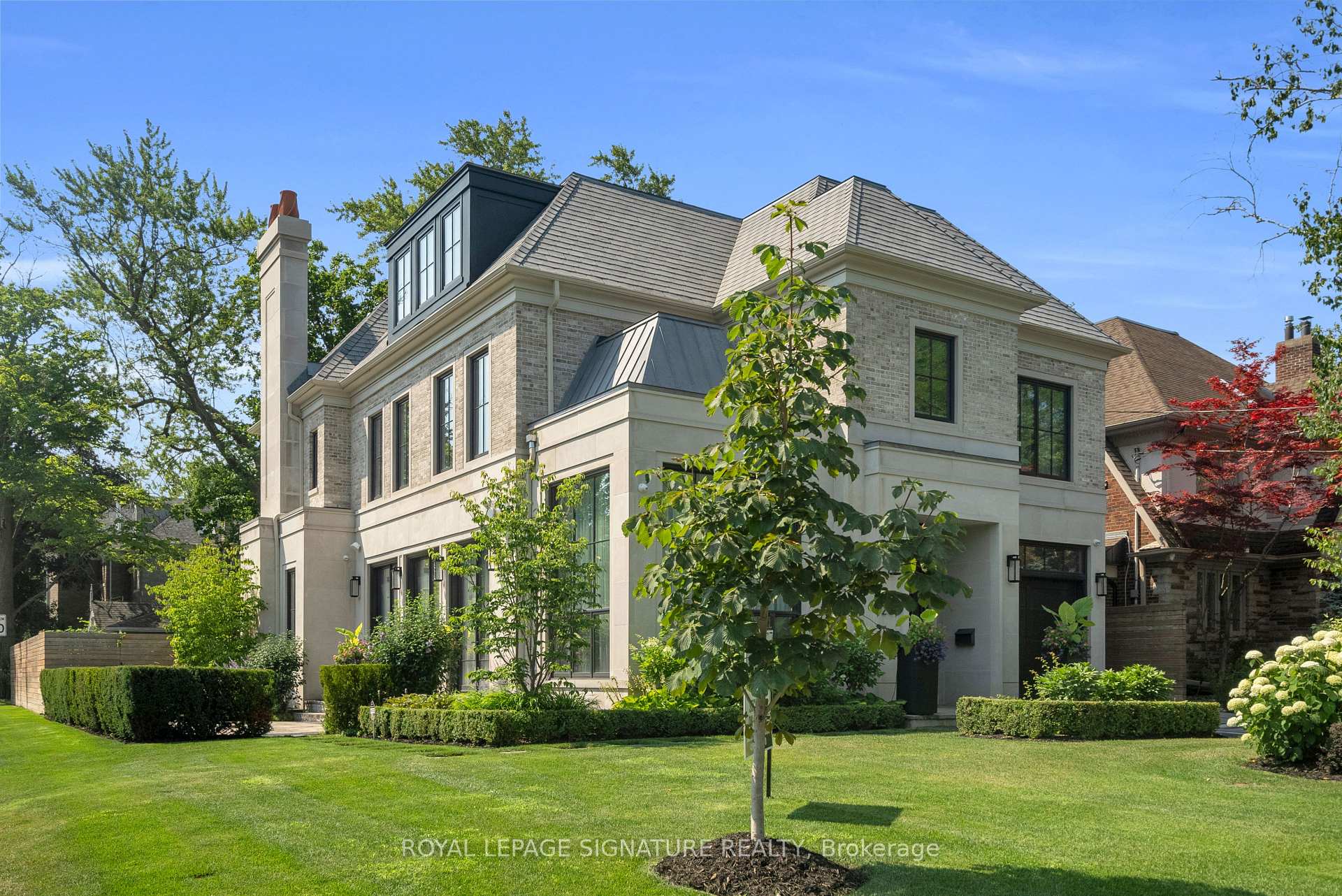 207 Strathallan Boulevard, Toronto C04, ON, exterior
