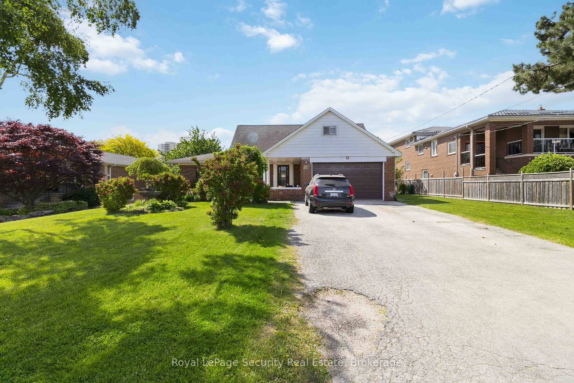 73 St Andrews Boulevard, Toronto W09, ON, exterior