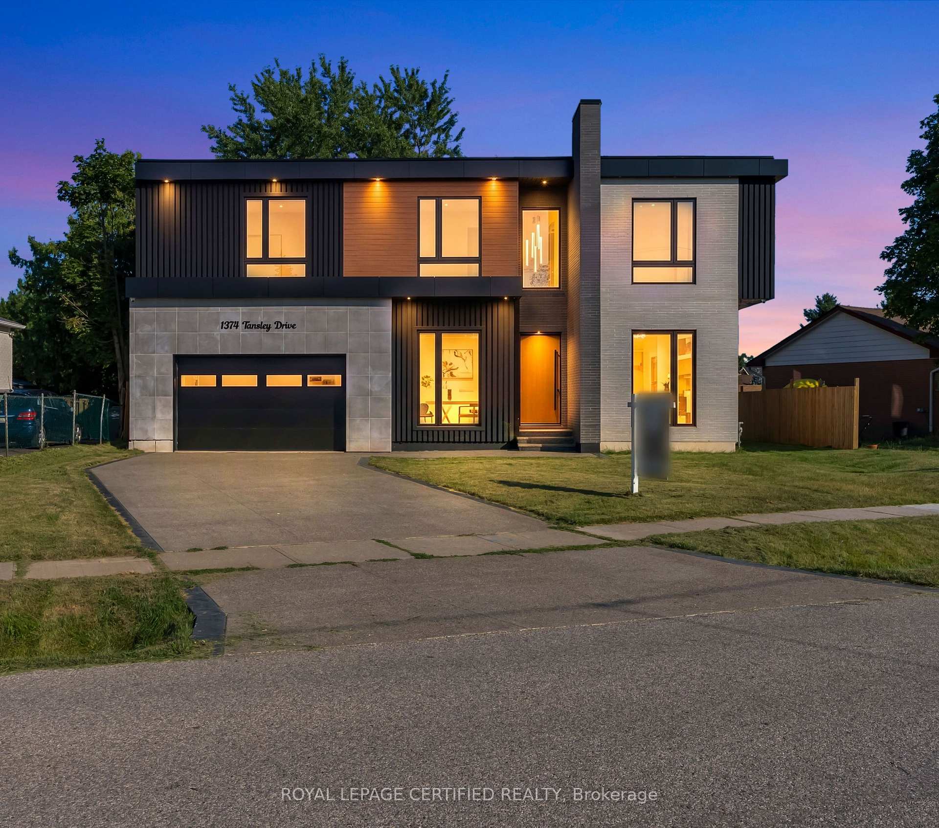 1374 Tansley Drive, Oakville, ON, exterior