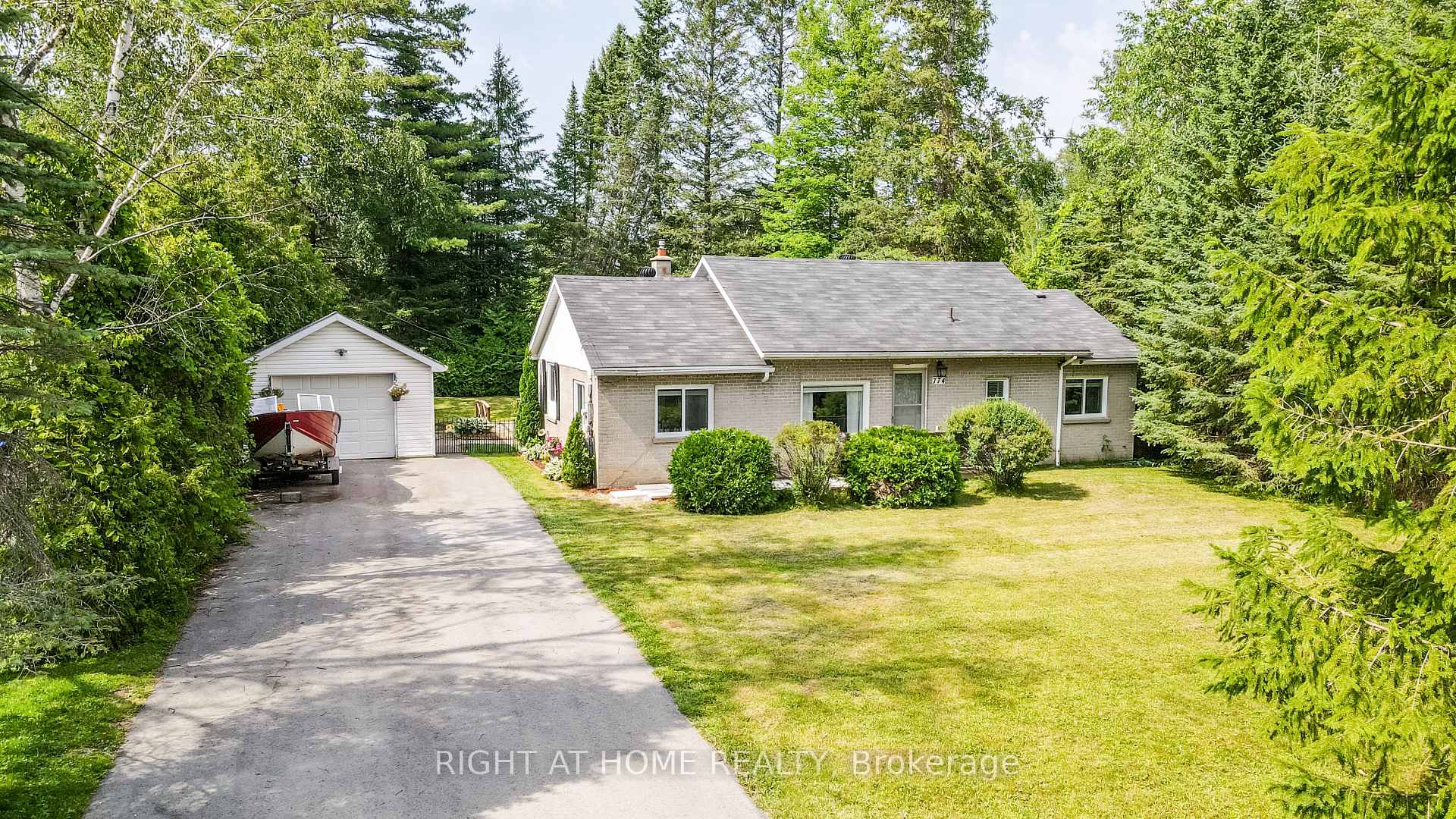 774 James Street, Innisfil, ON, exterior