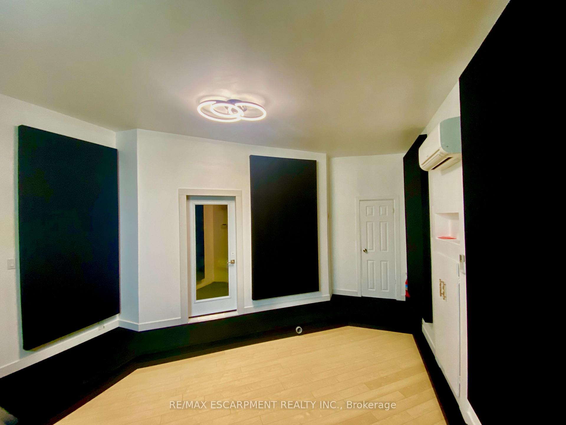 33 Villers Street, Toronto E01, ON, exterior