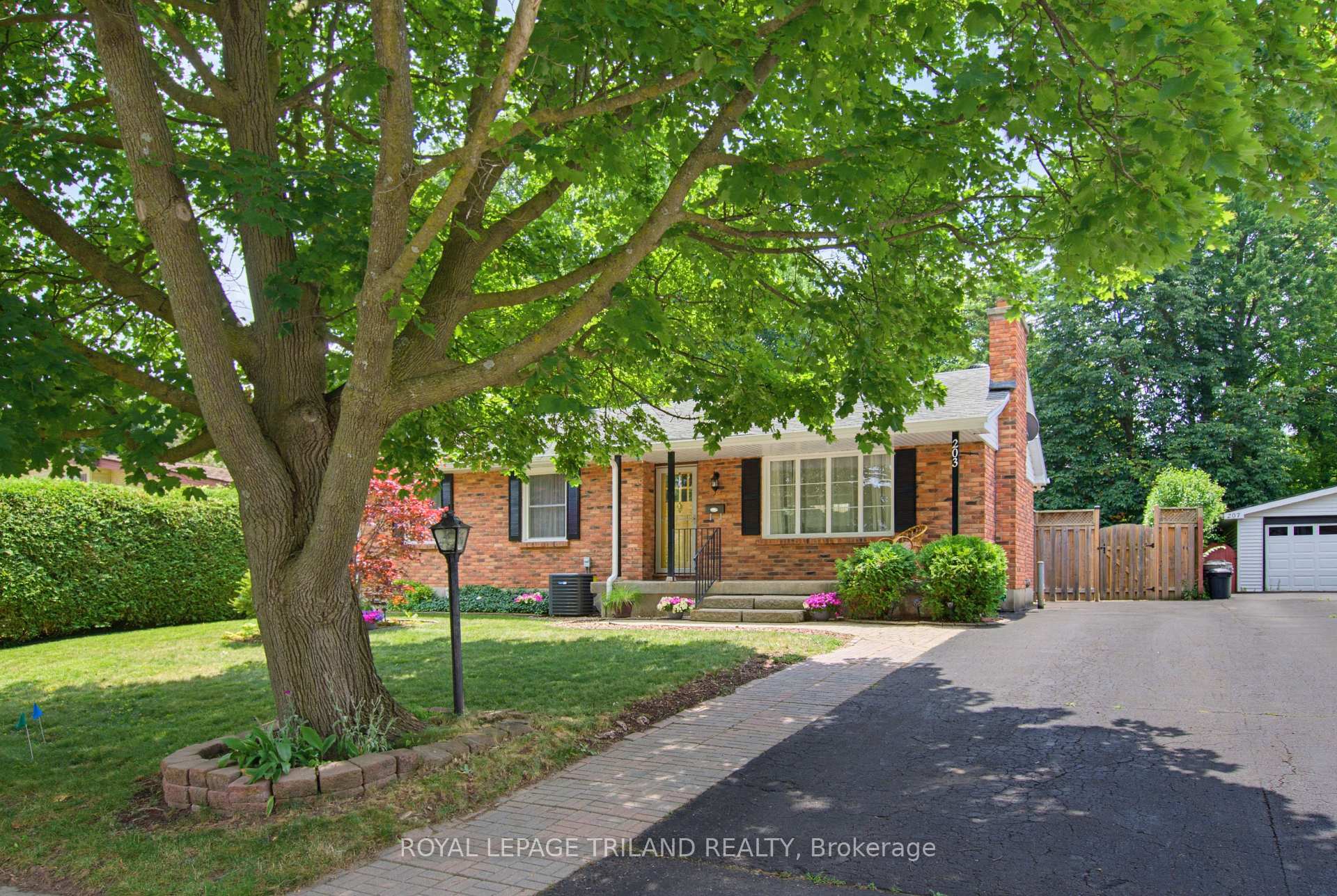 203 Tavistock Road, London South, ON, exterior