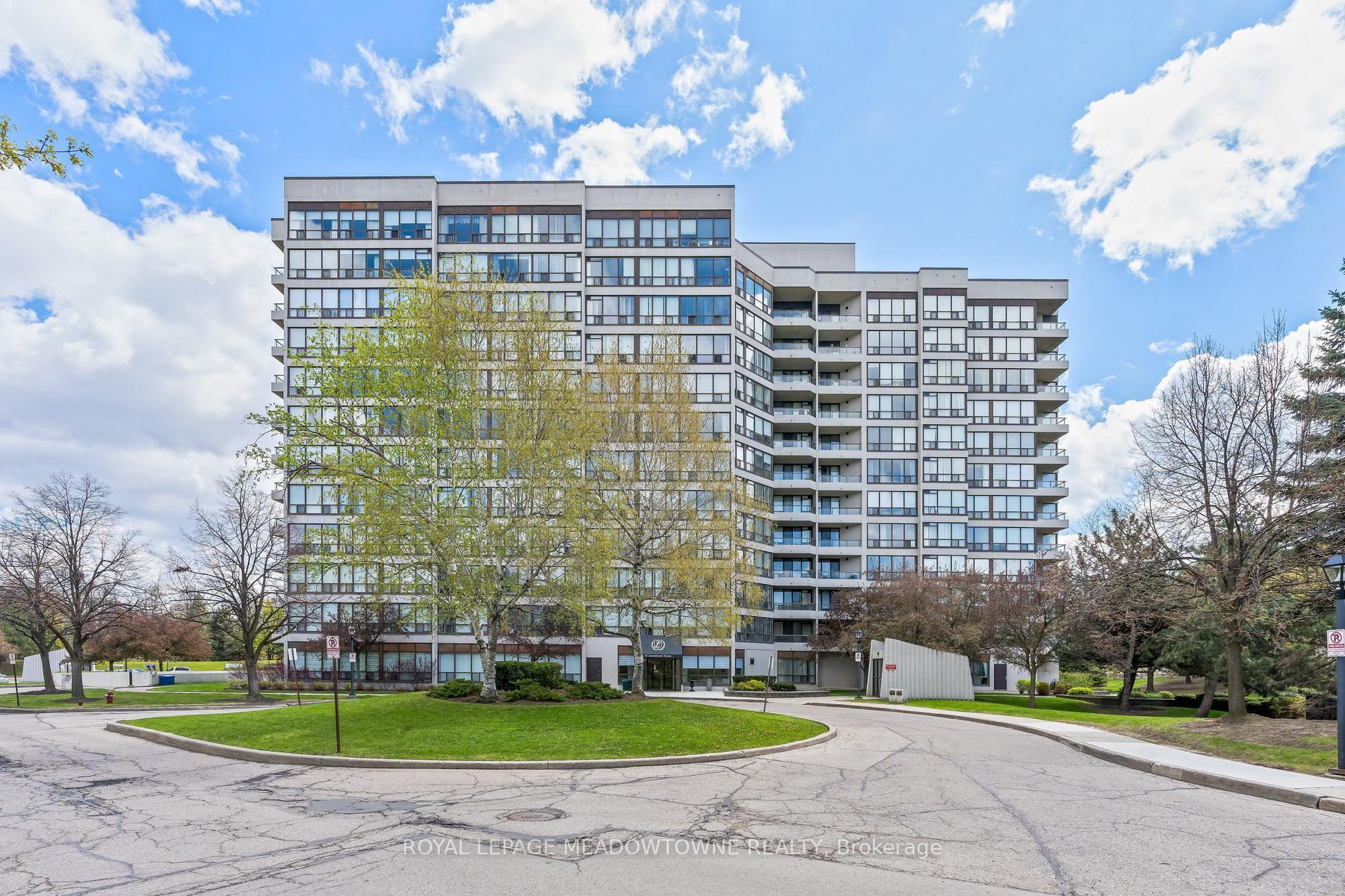 104 - 10 Laurelcrest Street, Brampton, ON, exterior