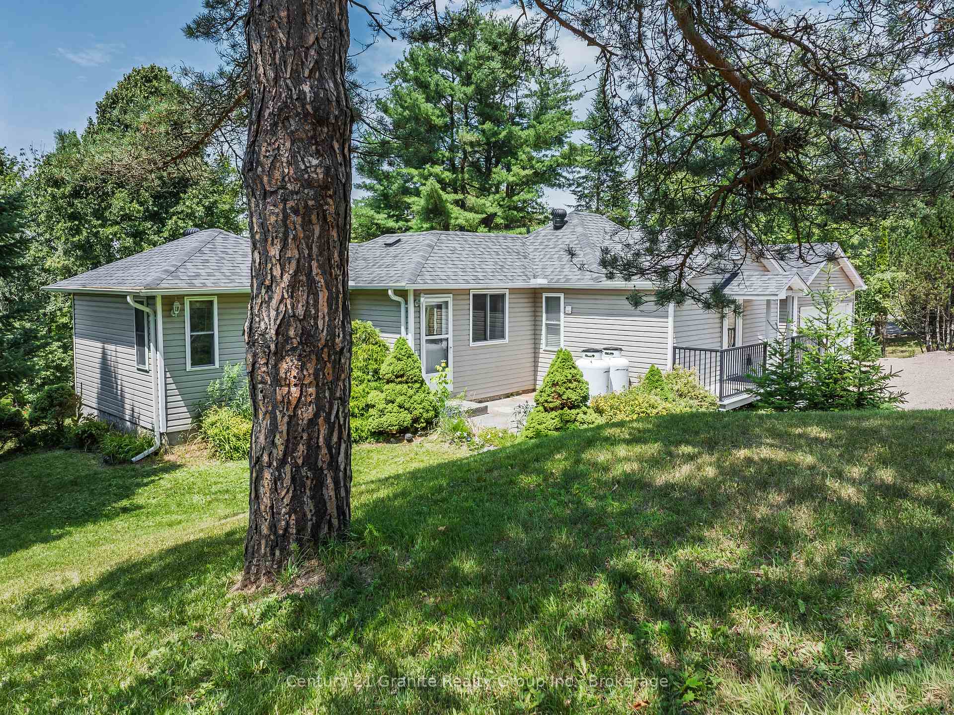7177 Gelert Road, Dysart et al, ON, exterior