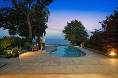 102 Cumberland Drive, Mississauga, ON, exterior