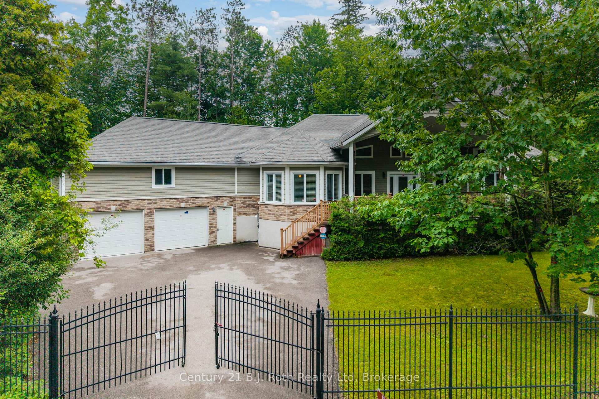11 Rue Karola Road, Tiny, ON, exterior