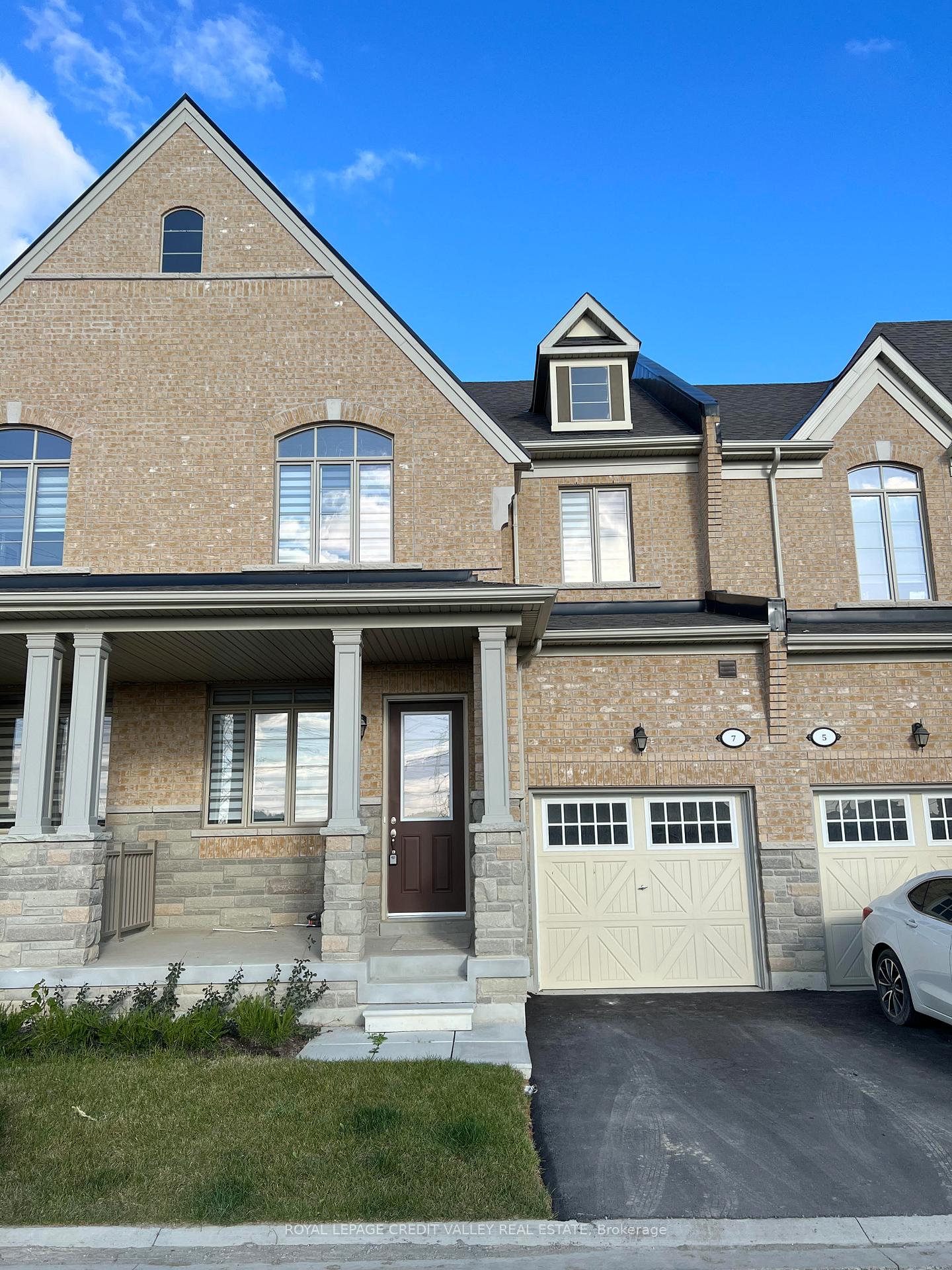 7 Cachia Lane, Ajax, ON, exterior