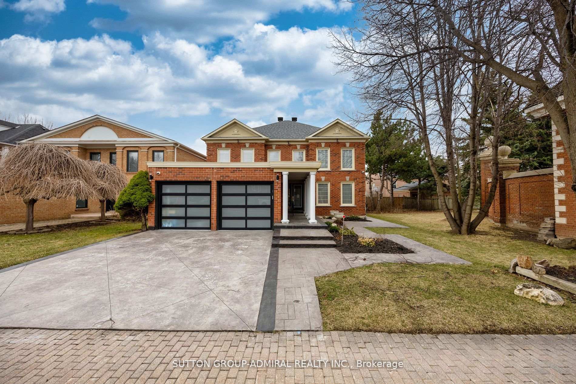 1 Regent Street, Richmond Hill, ON, exterior