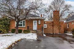 84 Taunton Road W, Oshawa, ON, exterior