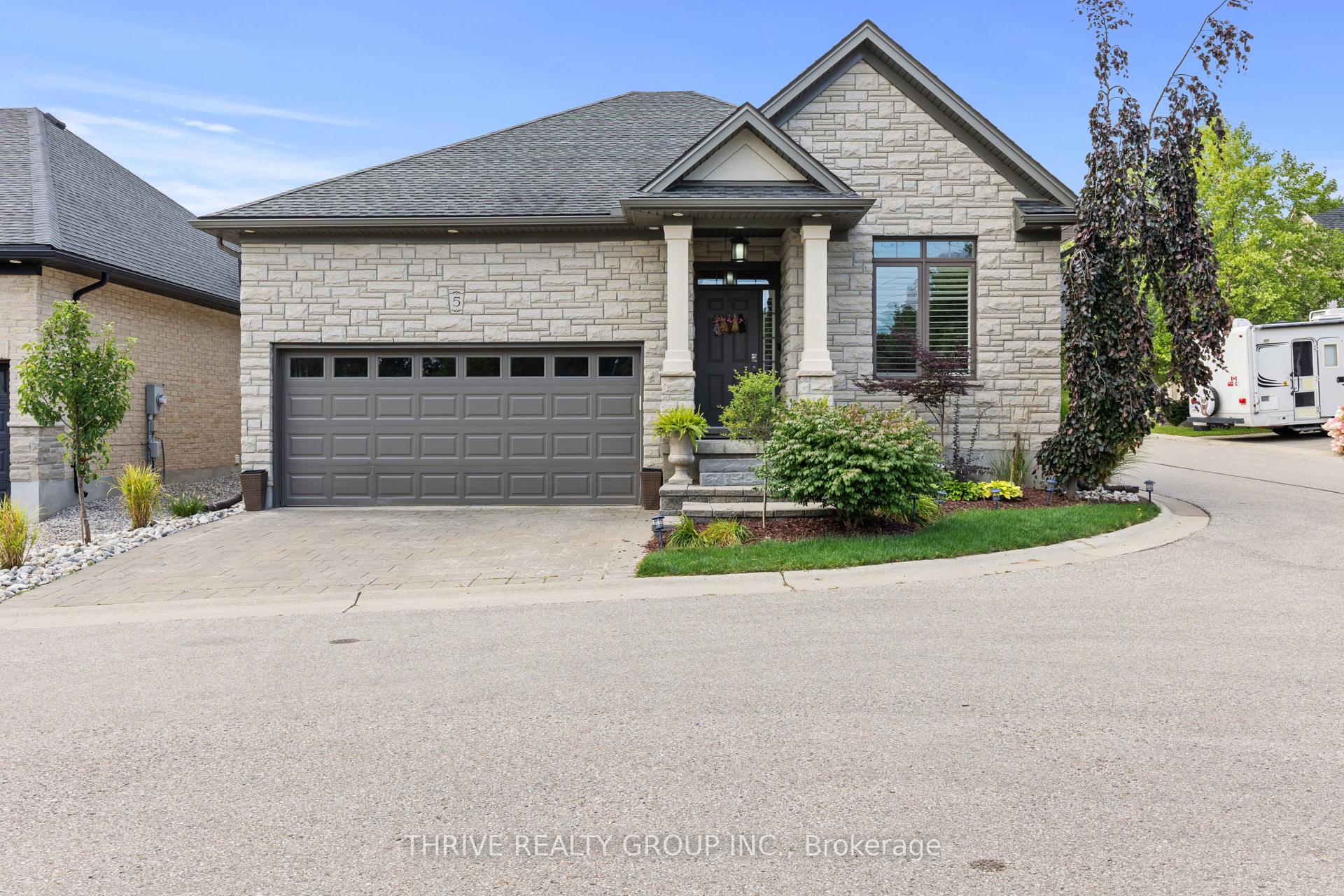 5 - 696 Commissioners Road, London South, ON, exterior