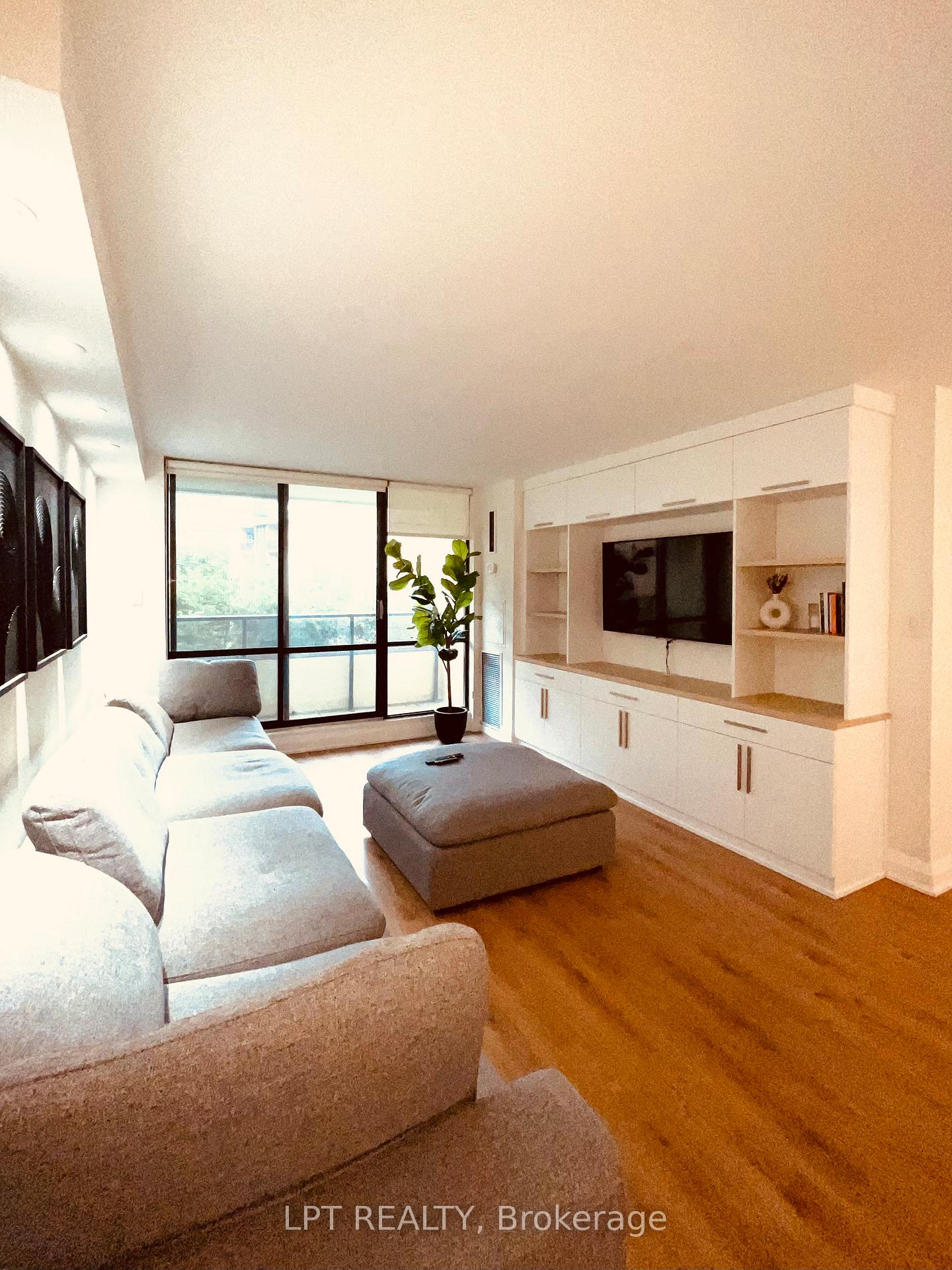 402 - 22 Shallmar Boulevard, Toronto C04, ON, exterior