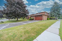 217 Waverly Street N, Oshawa, ON, exterior