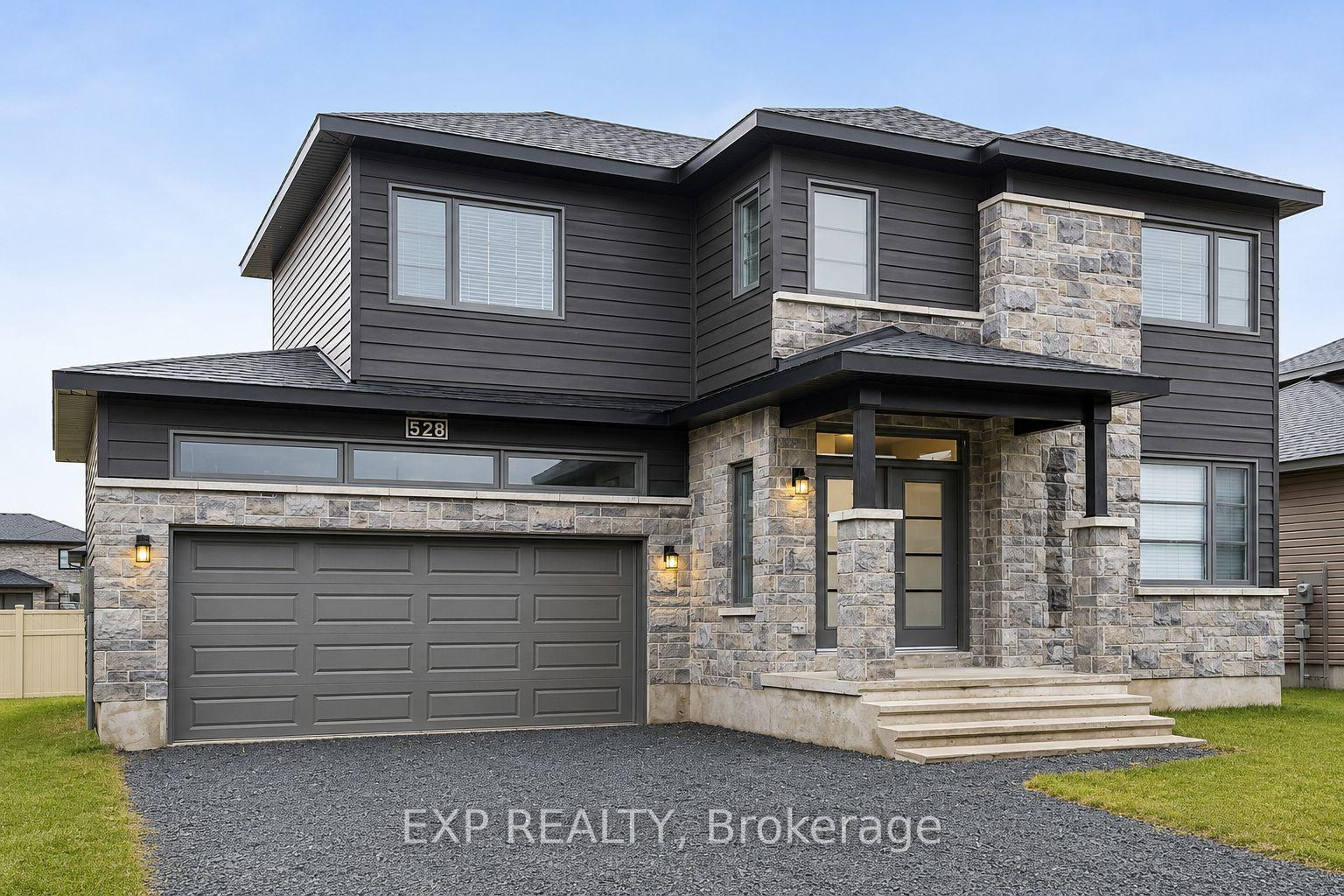 528 LUCENT Street, Russell, ON, exterior