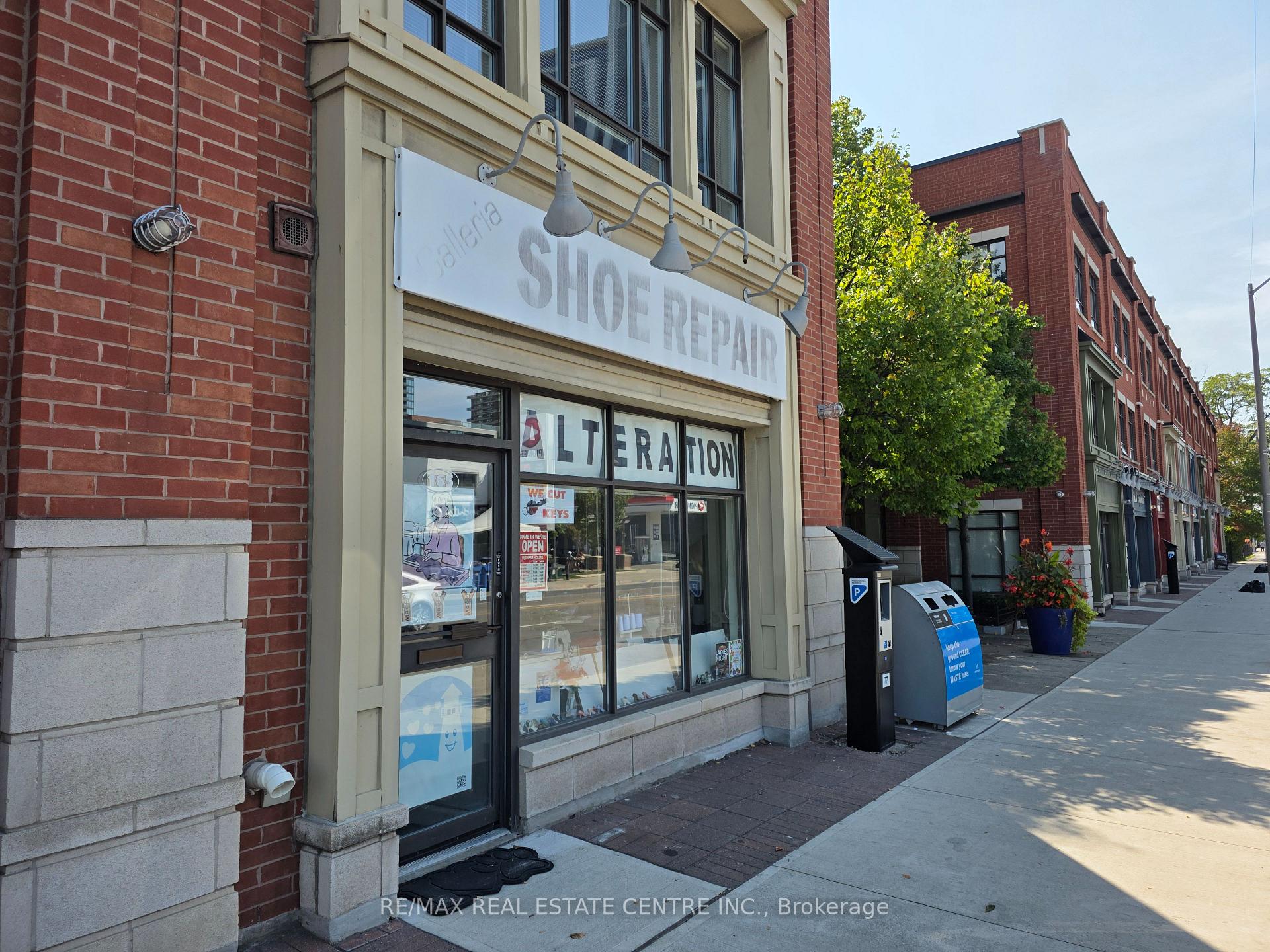 165 Lakeshore Road E, Mississauga, ON, exterior