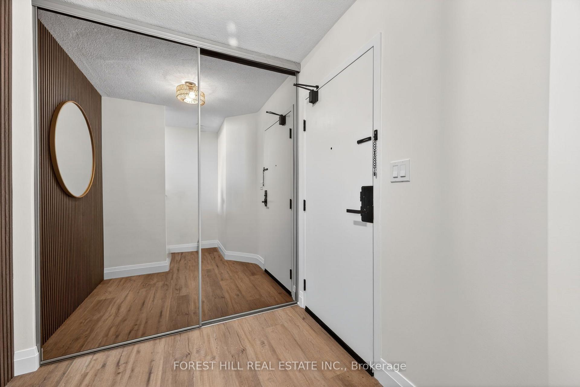 1211 - 11 Wincott Drive, Toronto W09, ON, exterior