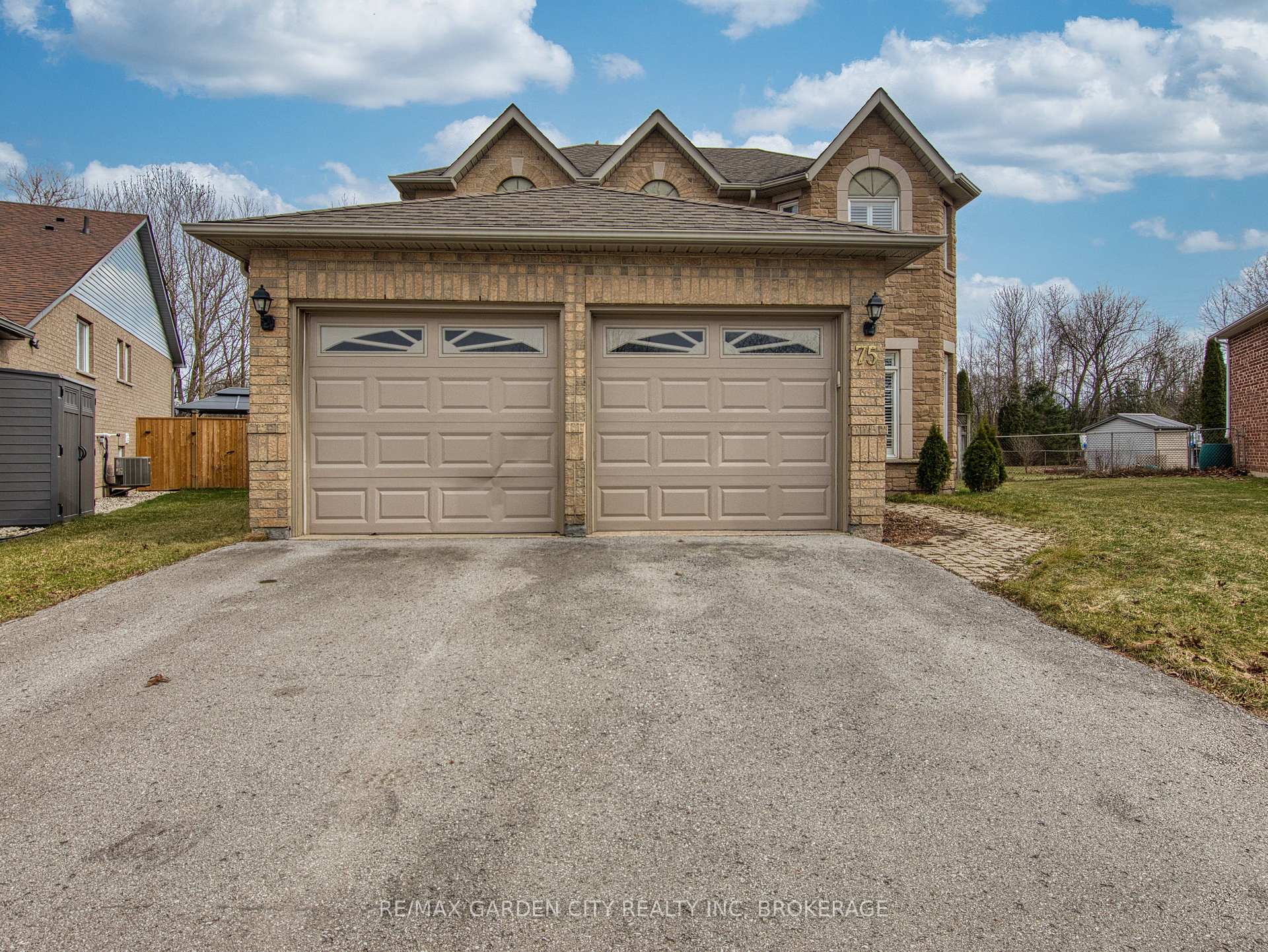 75 Jackson Court E, Welland, ON, exterior