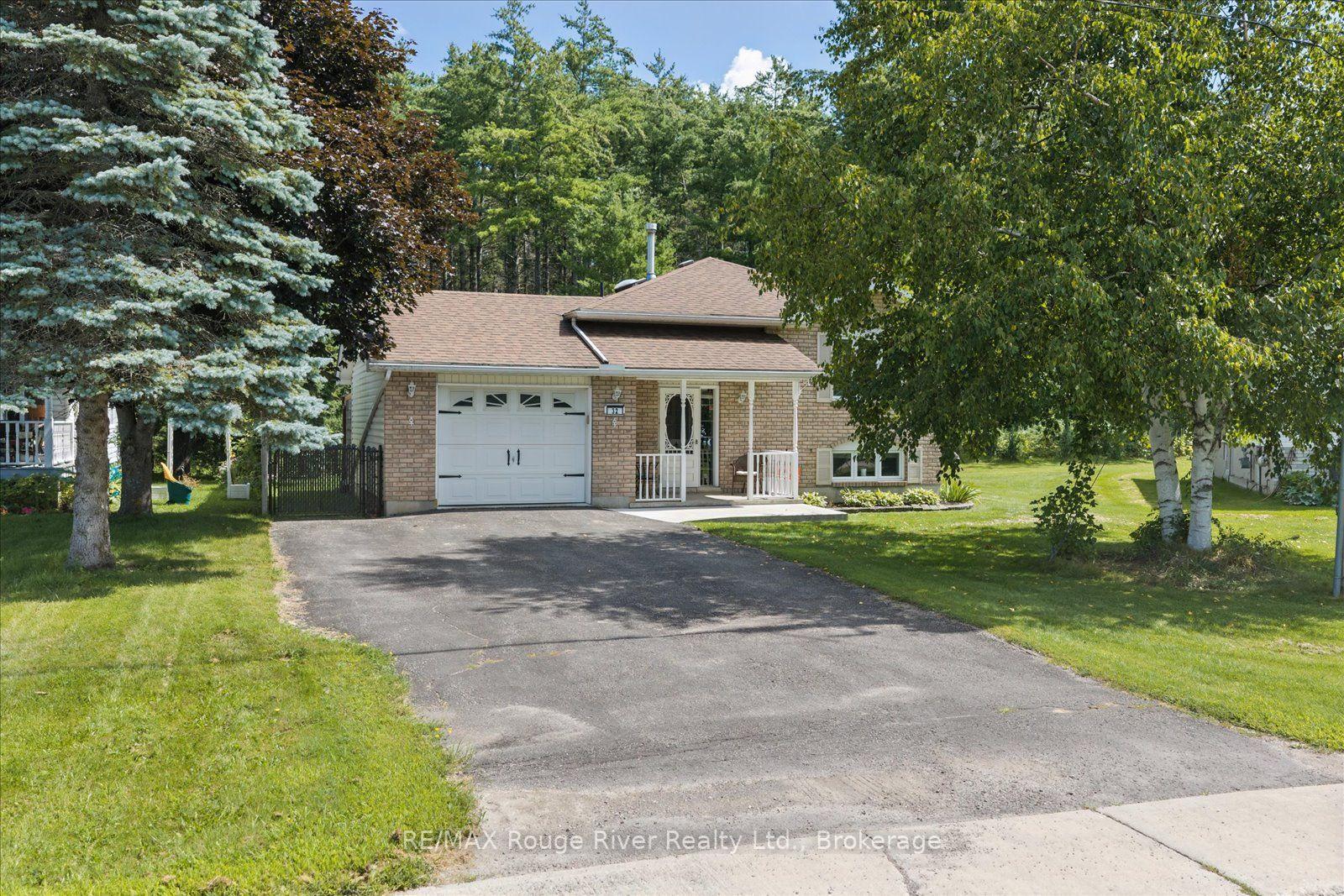 32 South Maloney Street, Marmora and Lake, ON, exterior